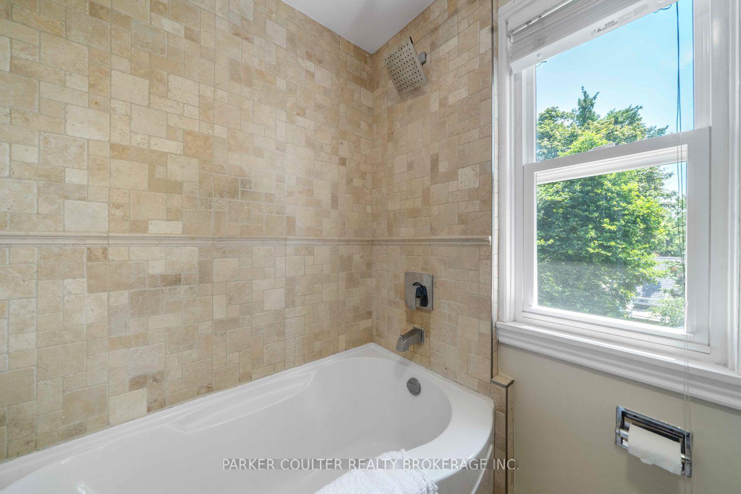 Photo 16 of 79 Blake Street, Barrie, North Shore — HOMEH