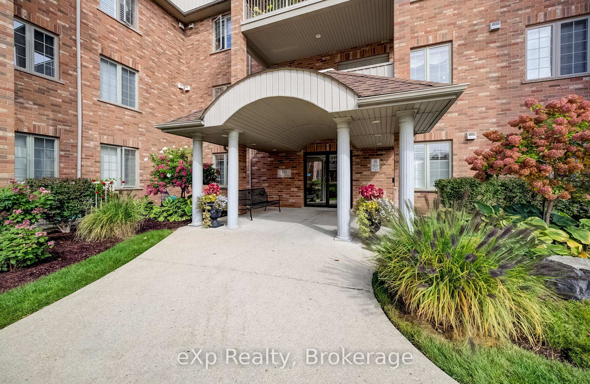 Photo 3 of Unit 106, 20 Station Square, Centre Wellington, Elora/Salem — HOMEH