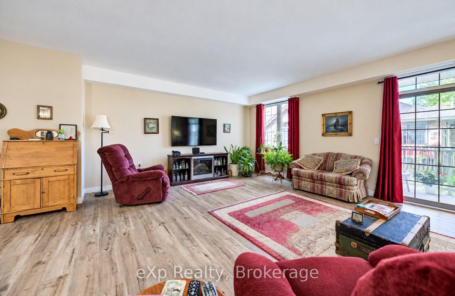 Photo 10 of Unit 106, 20 Station Square, Centre Wellington, Elora/Salem — HOMEH