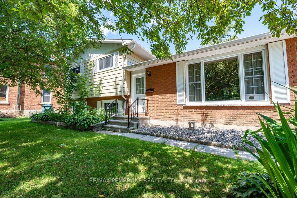 Photo of 1656 Beachburg Road