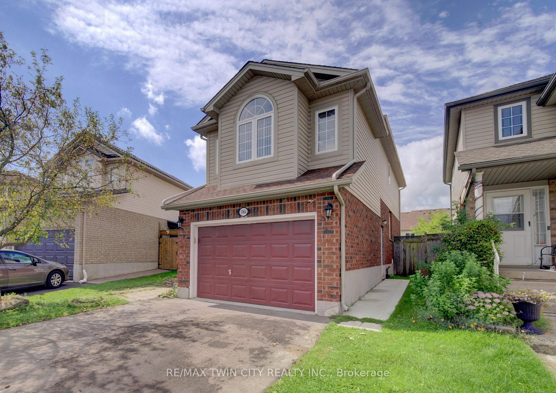 Photo 2 of 1064 Copper Leaf Crescent, Kitchener, Trussler — HOMEH