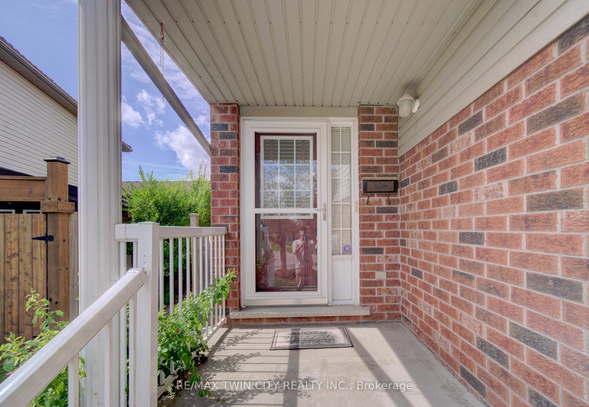 Photo 3 of 1064 Copper Leaf Crescent, Kitchener, Trussler — HOMEH