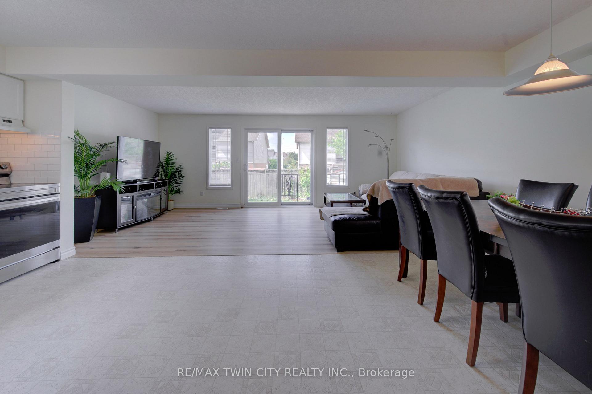 Photo 6 of 1064 Copper Leaf Crescent, Kitchener, Trussler — HOMEH