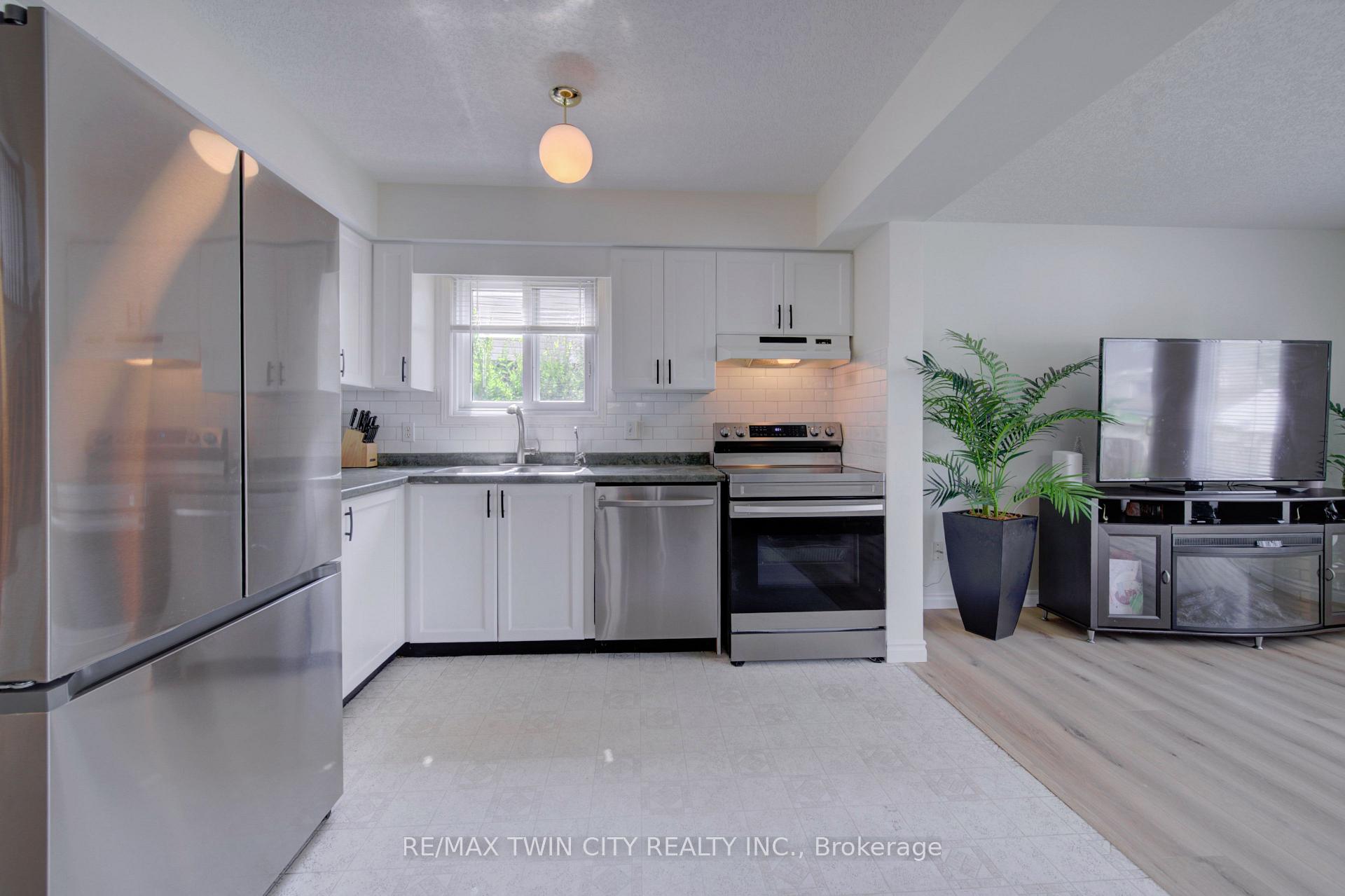 Photo 9 of 1064 Copper Leaf Crescent, Kitchener, Trussler — HOMEH