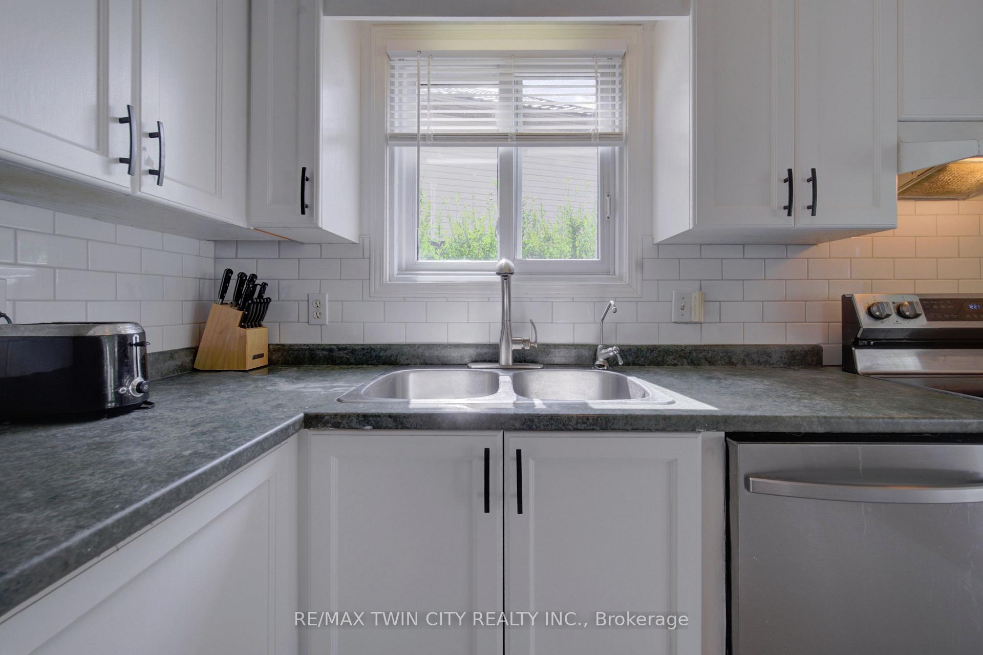 Photo 10 of 1064 Copper Leaf Crescent, Kitchener, Trussler — HOMEH