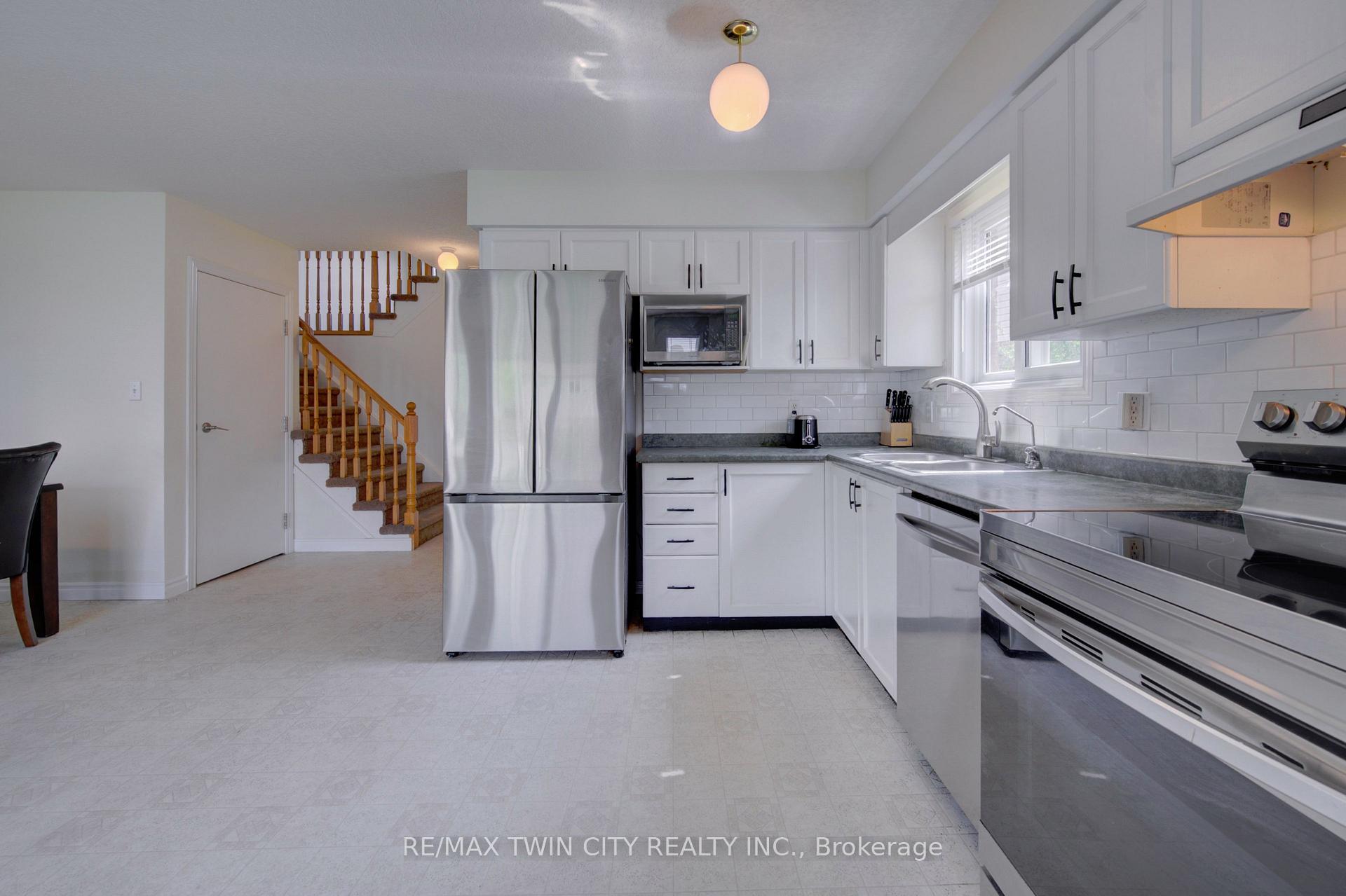 Photo 11 of 1064 Copper Leaf Crescent, Kitchener, Trussler — HOMEH