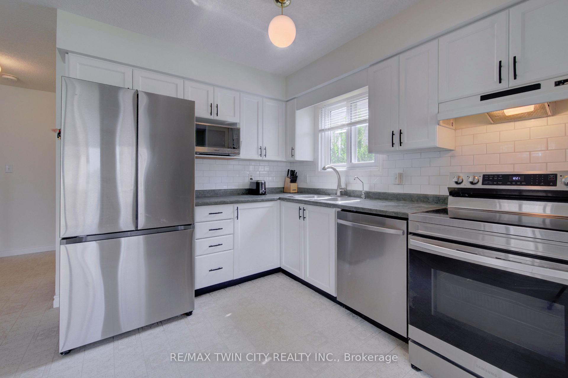 Photo 12 of 1064 Copper Leaf Crescent, Kitchener, Trussler — HOMEH