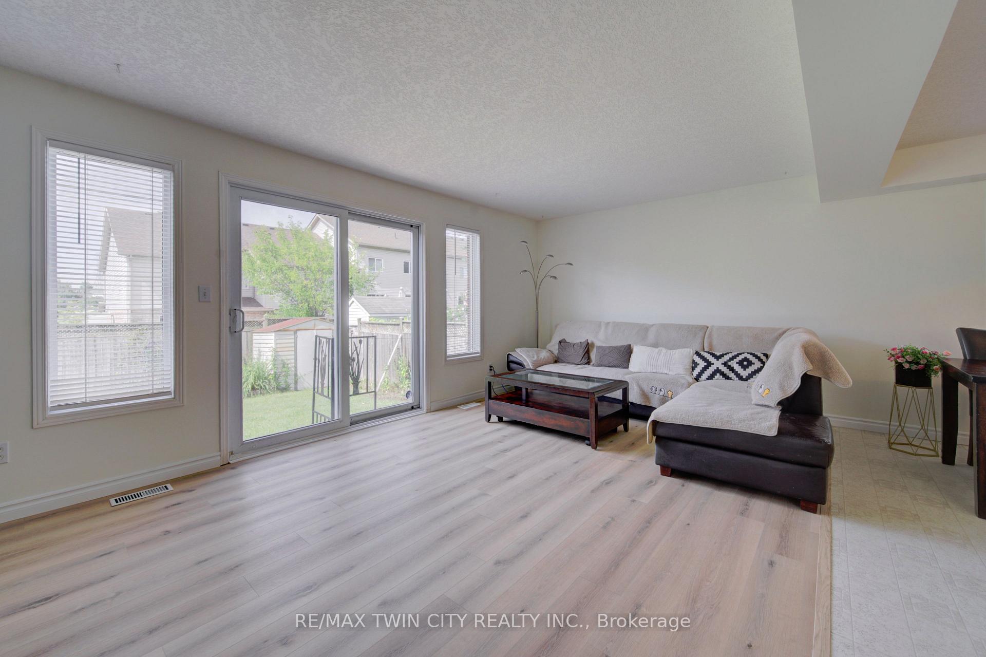 Photo 13 of 1064 Copper Leaf Crescent, Kitchener, Trussler — HOMEH