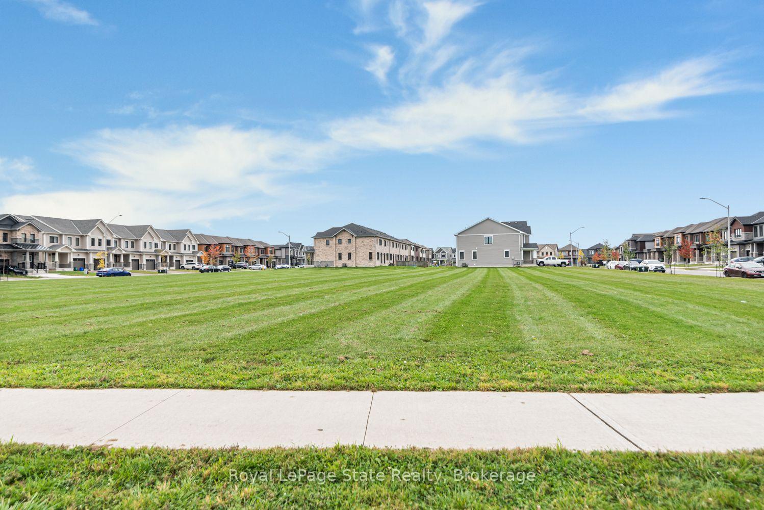 Photo 5 of 121 Vanilla Trail, Thorold, Rolling Meadows — HOMEH