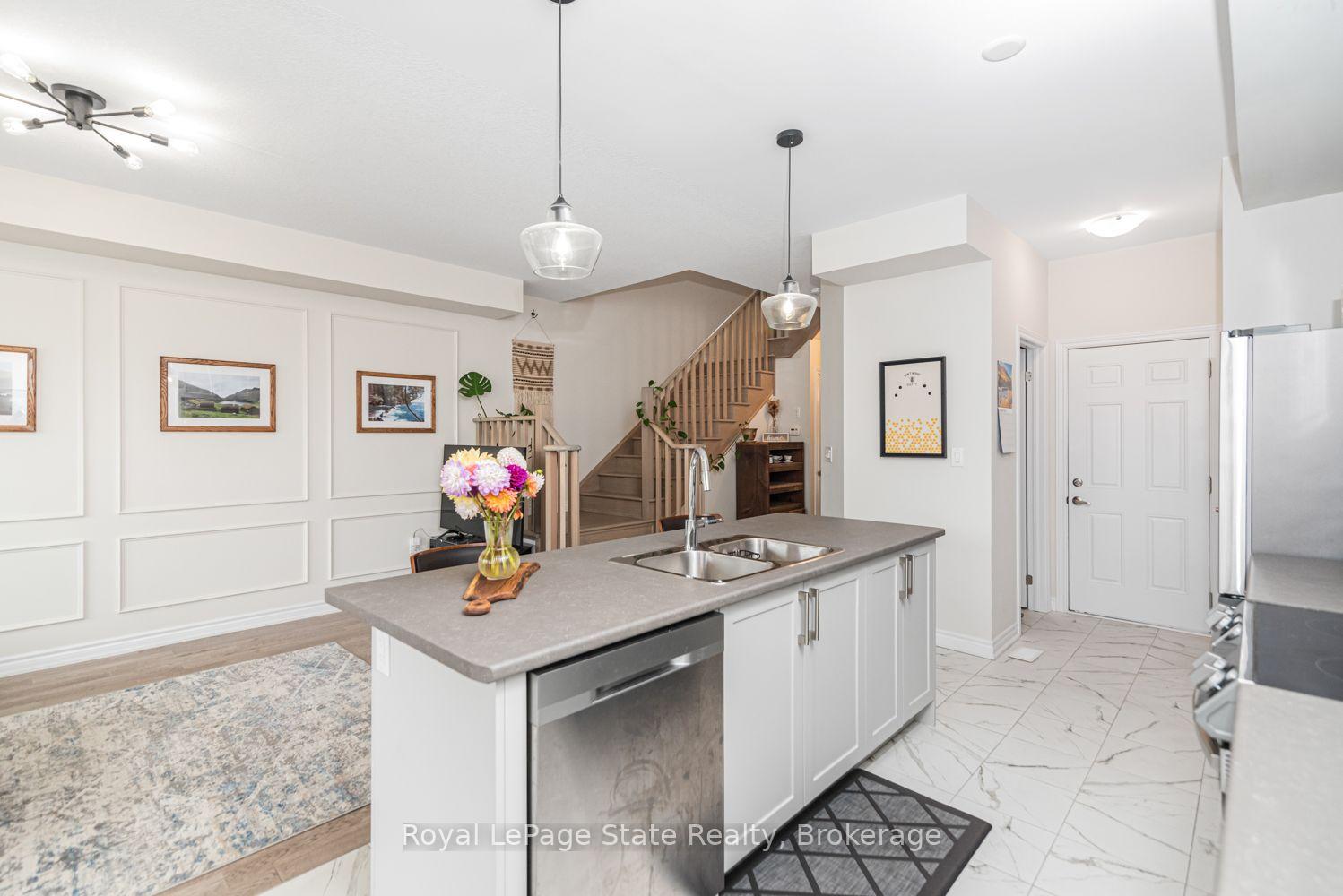 Photo 17 of 121 Vanilla Trail, Thorold, Rolling Meadows — HOMEH