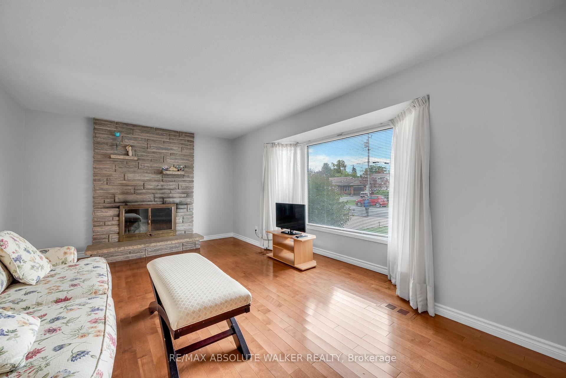 Photo 3 of 29 Jonathan Pack Street, Ottawa, Stittsville (Central) — HOMEH