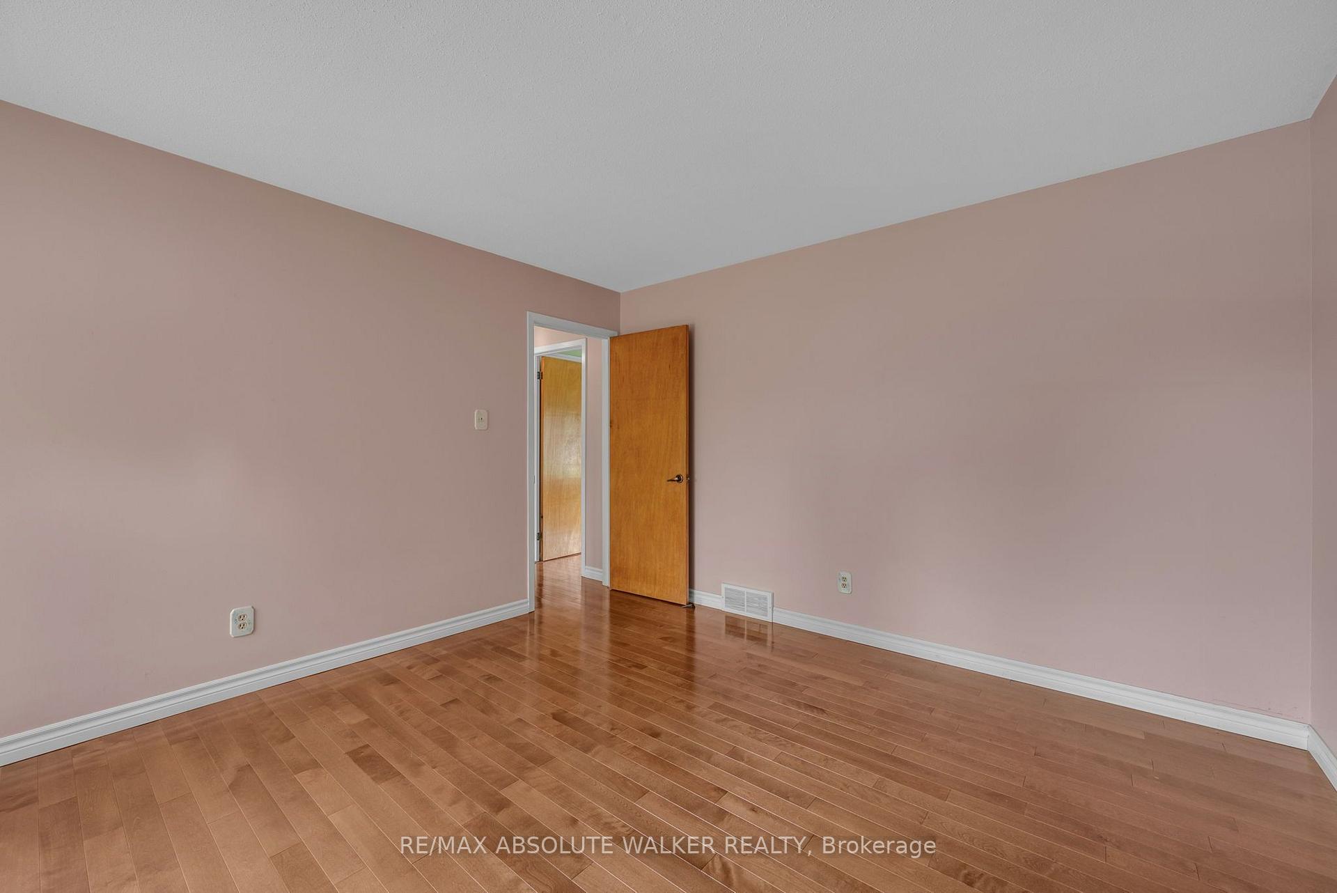 Photo 16 of 29 Jonathan Pack Street, Ottawa, Stittsville (Central) — HOMEH