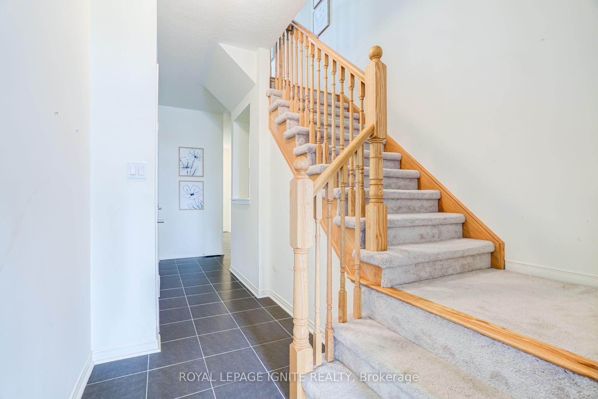 Photo 11 of 5 Sleeky Lane, Ajax, Central — HOMEH