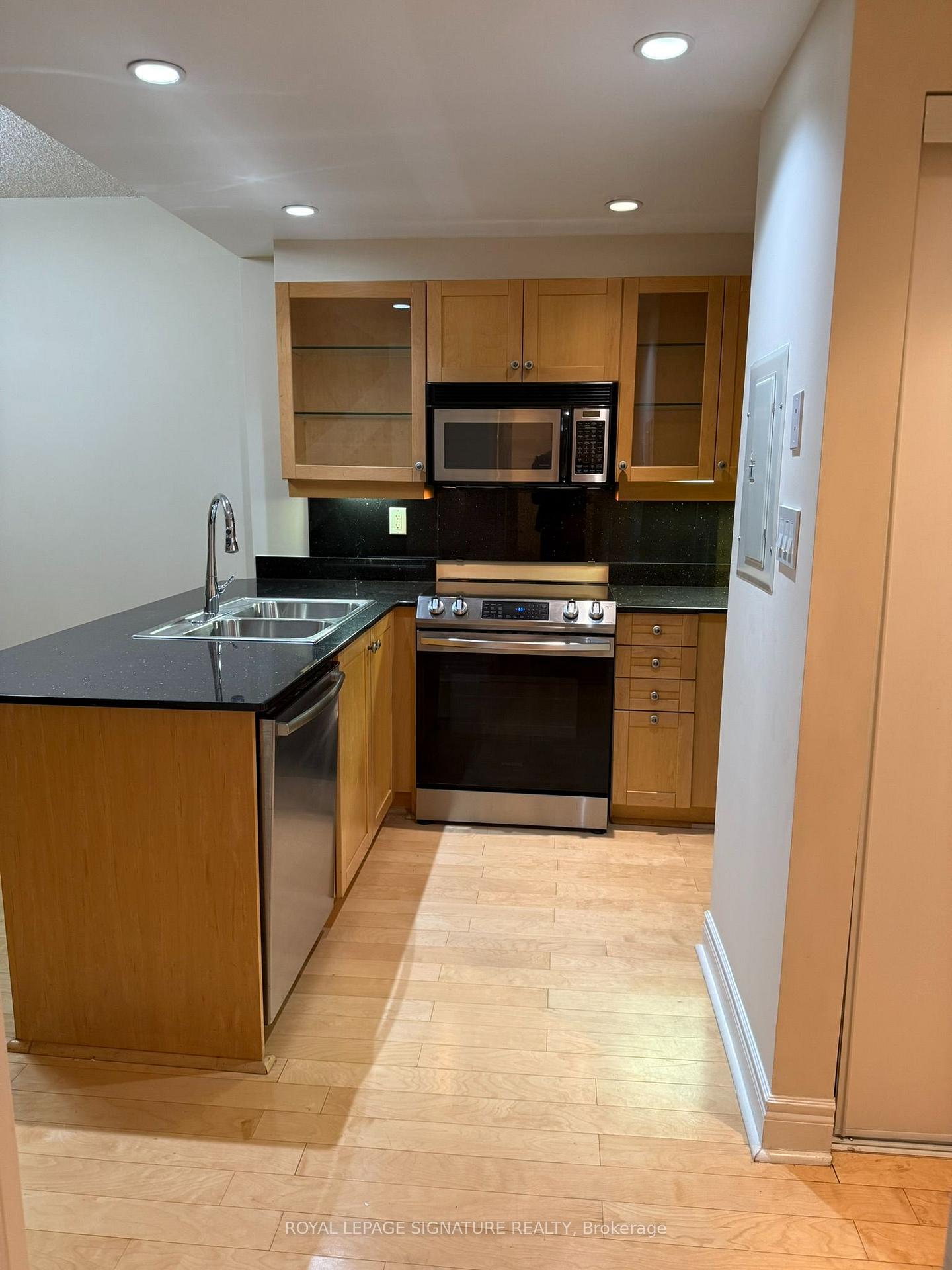 Photo 3 of Unit 1705, 80 Cumberland Street, Toronto, The Annex — HOMEH