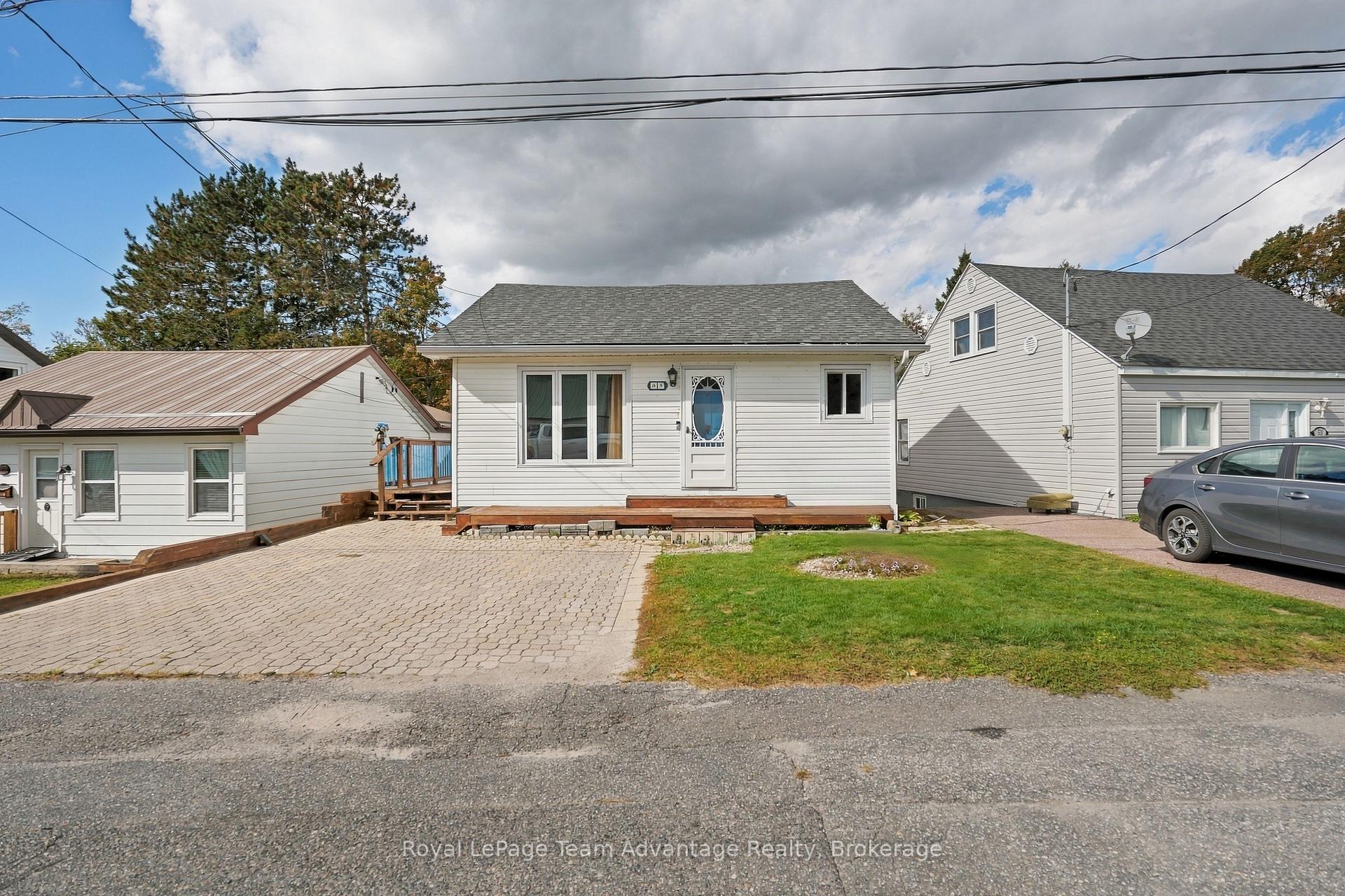 Photo 3 of 55 Highland Crescent, Parry Sound — HOMEH