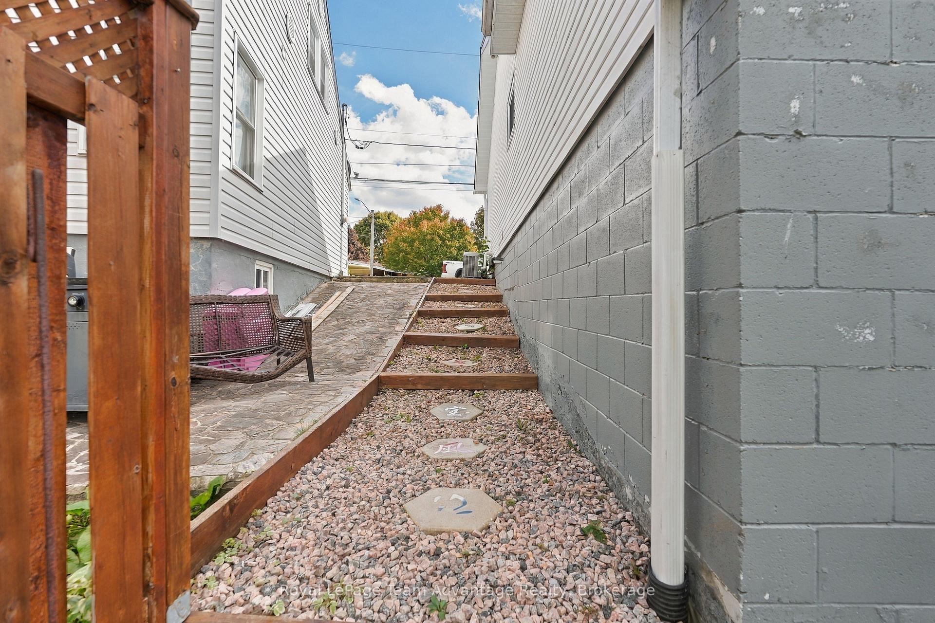 Photo 13 of 55 Highland Crescent, Parry Sound — HOMEH
