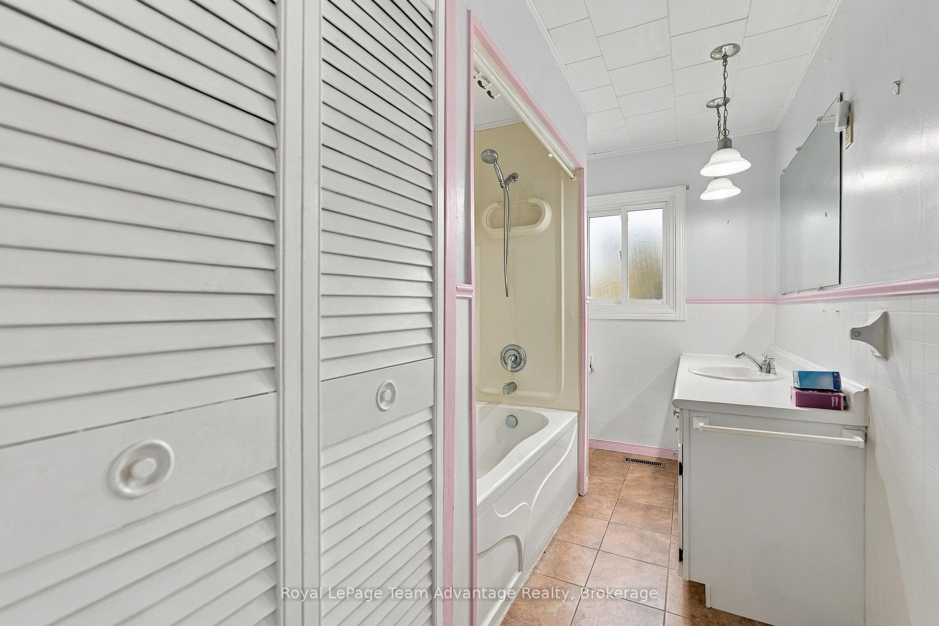 Photo 19 of 55 Highland Crescent, Parry Sound — HOMEH