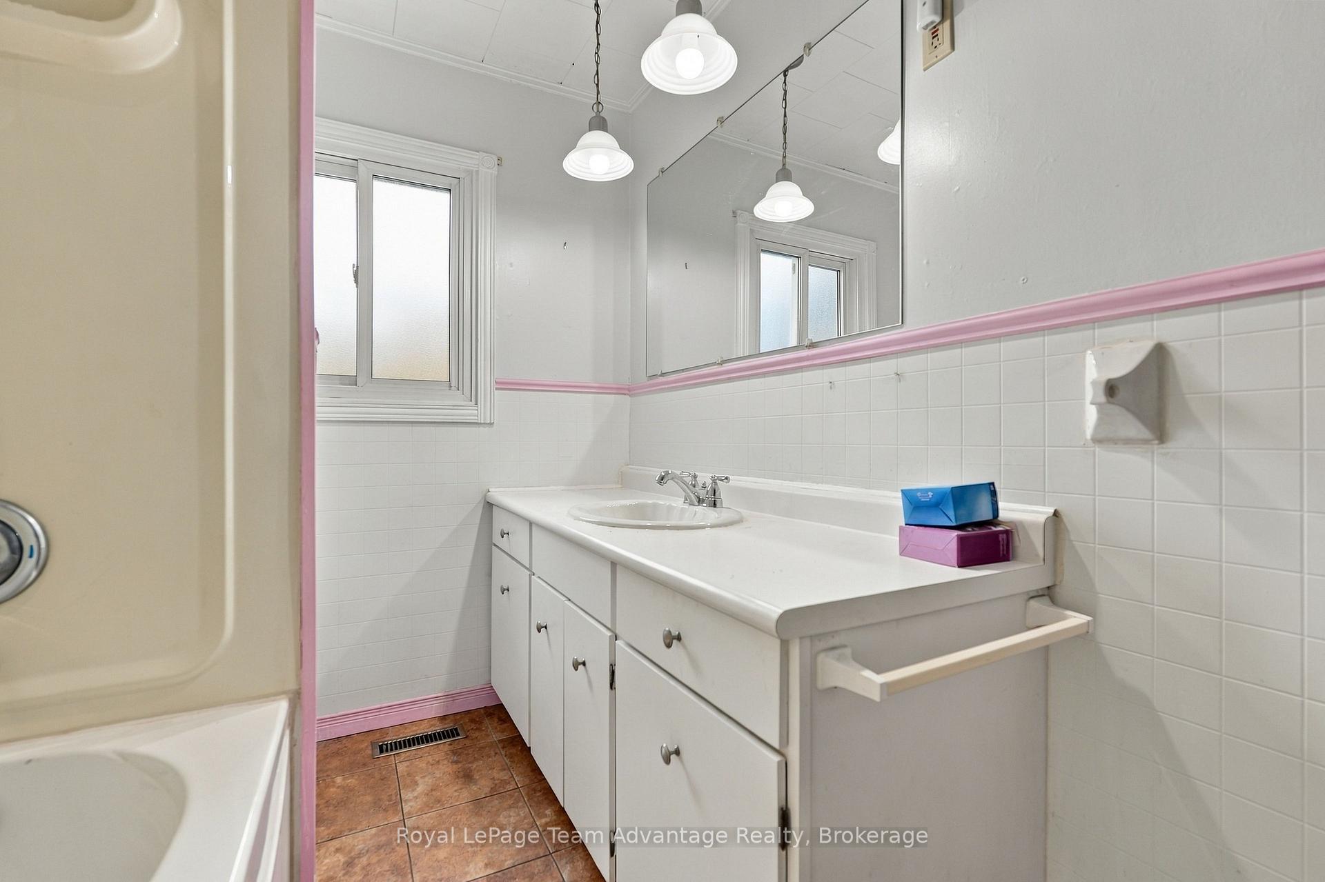 Photo 21 of 55 Highland Crescent, Parry Sound — HOMEH