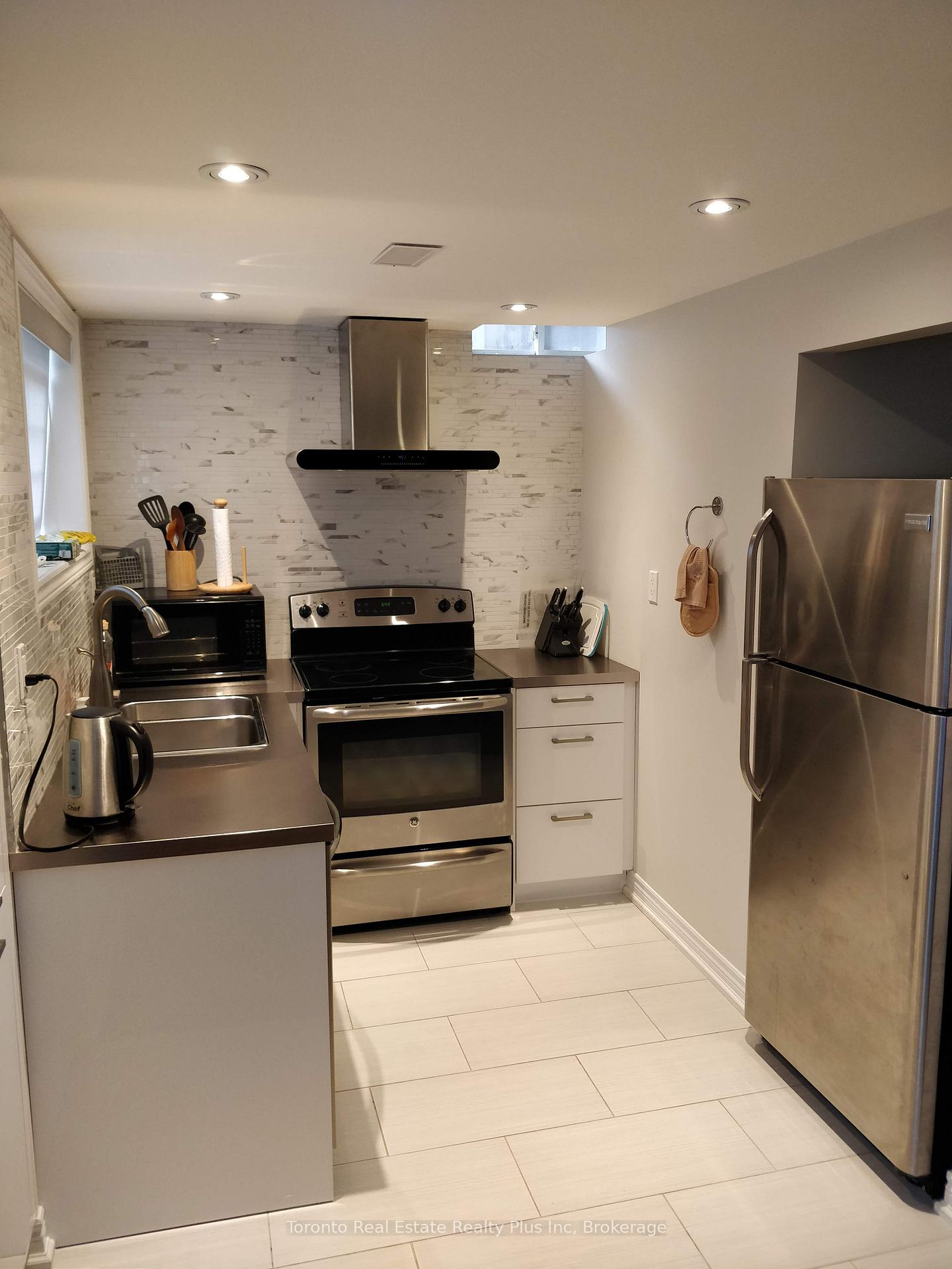 Photo of 21 Delphinium Avenue