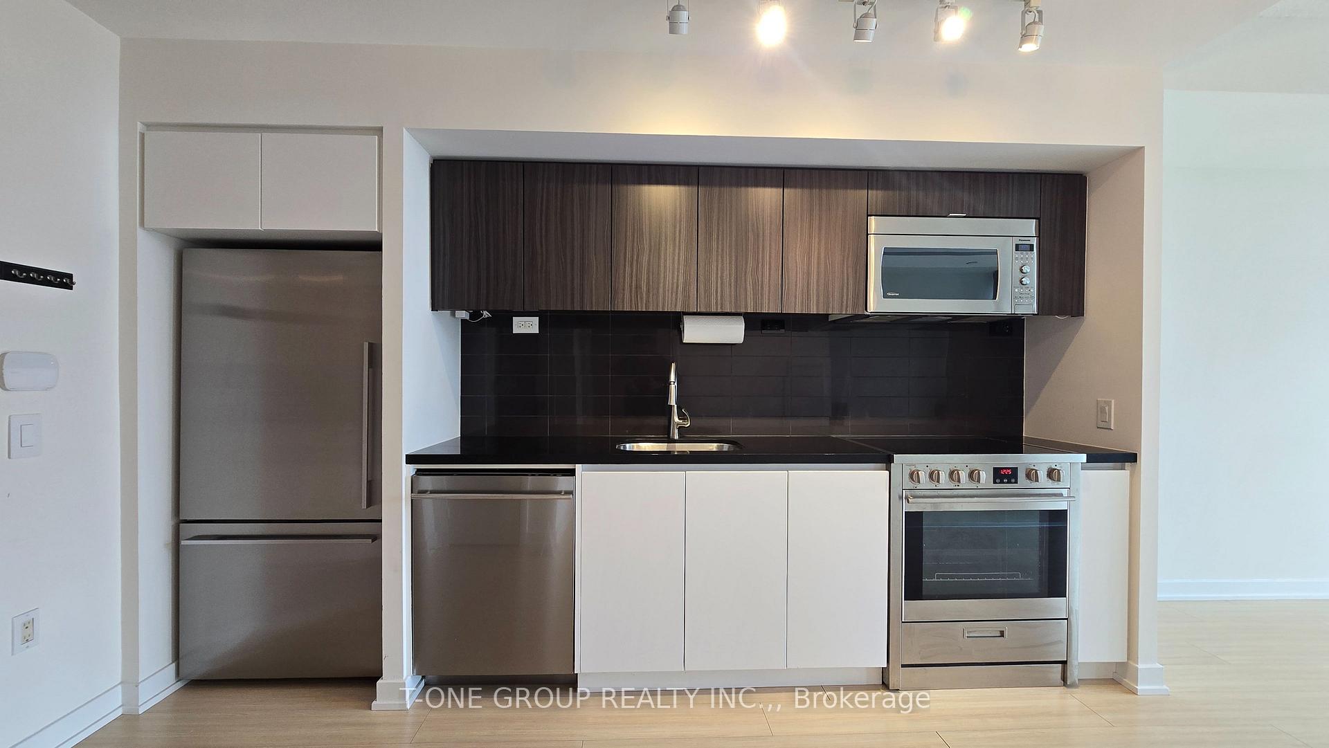 Photo 3 of Unit 3509, 85 Queens Wharf Road, Toronto, Waterfront Communities — HOMEH