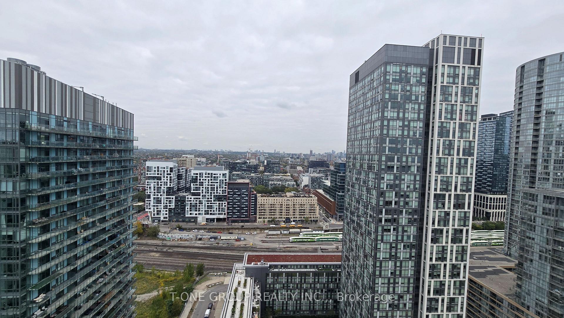 Photo 4 of Unit 3509, 85 Queens Wharf Road, Toronto, Waterfront Communities — HOMEH