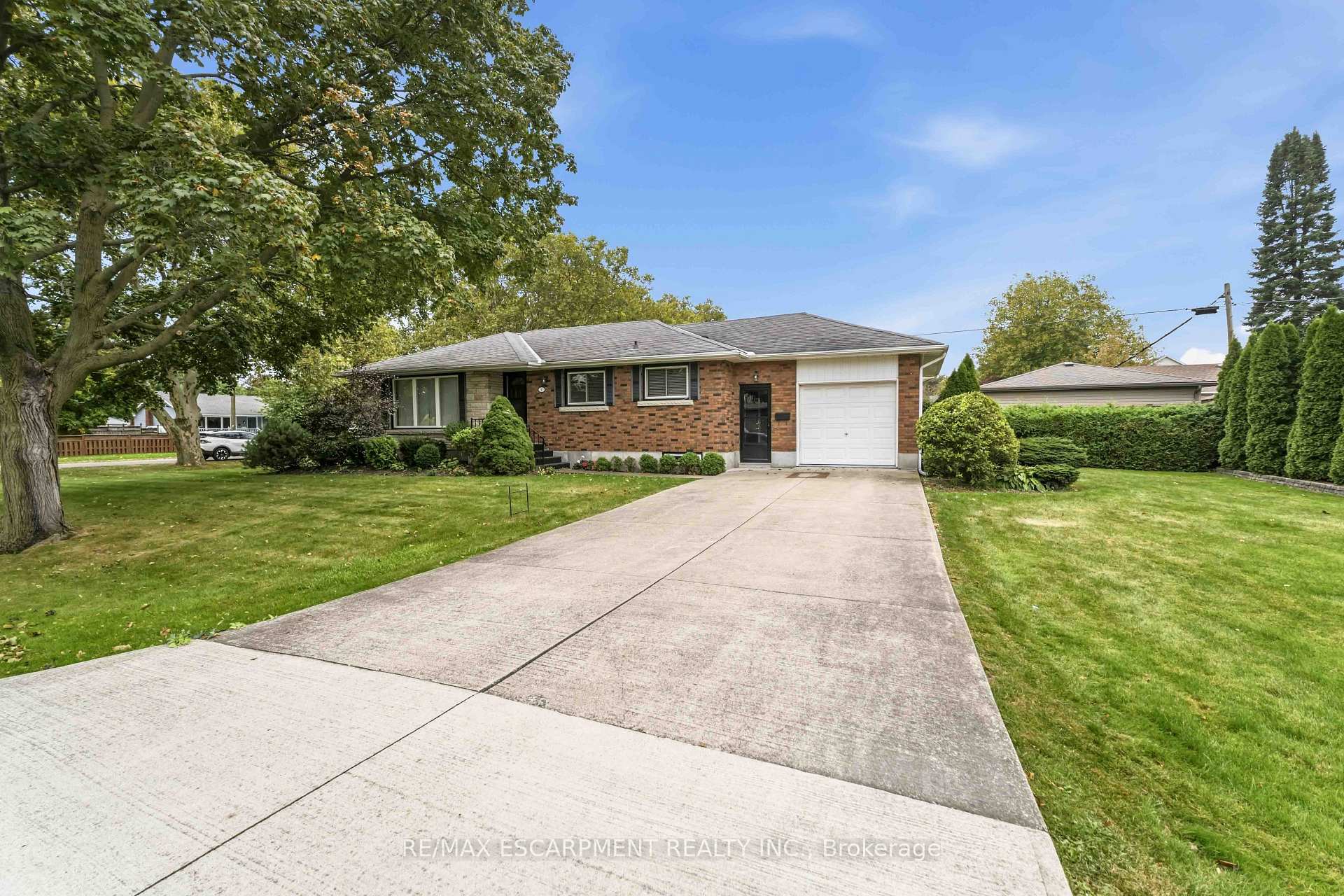 Photo 3 of 4 Regina Avenue, St. Catharines, Bunting/Linwell — HOMEH