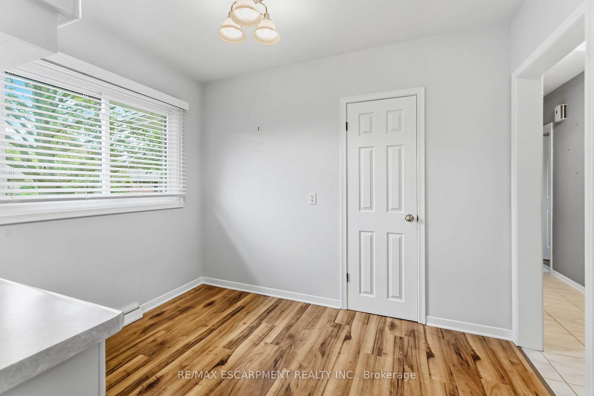 Photo 9 of 4 Regina Avenue, St. Catharines, Bunting/Linwell — HOMEH
