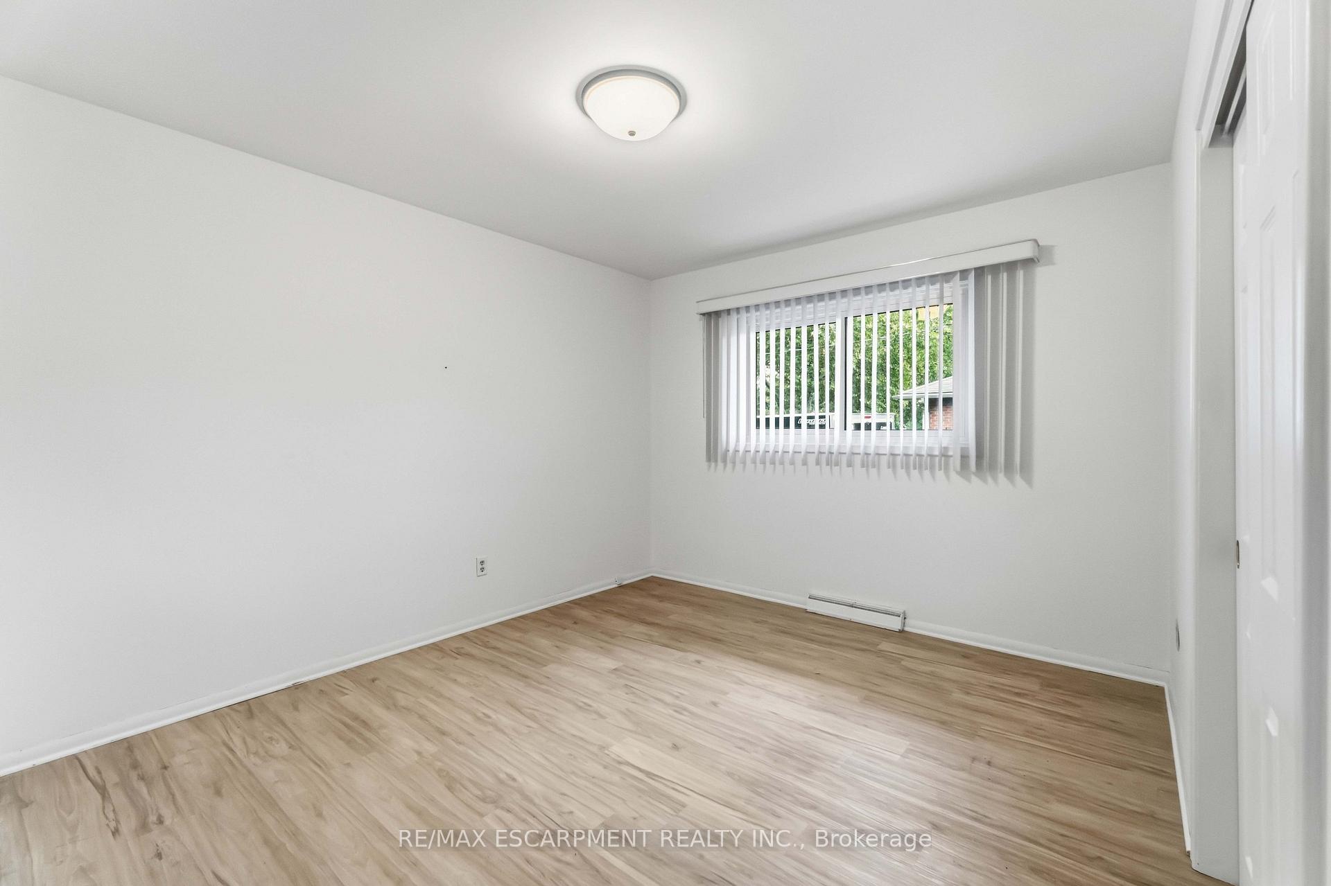 Photo 13 of 4 Regina Avenue, St. Catharines, Bunting/Linwell — HOMEH