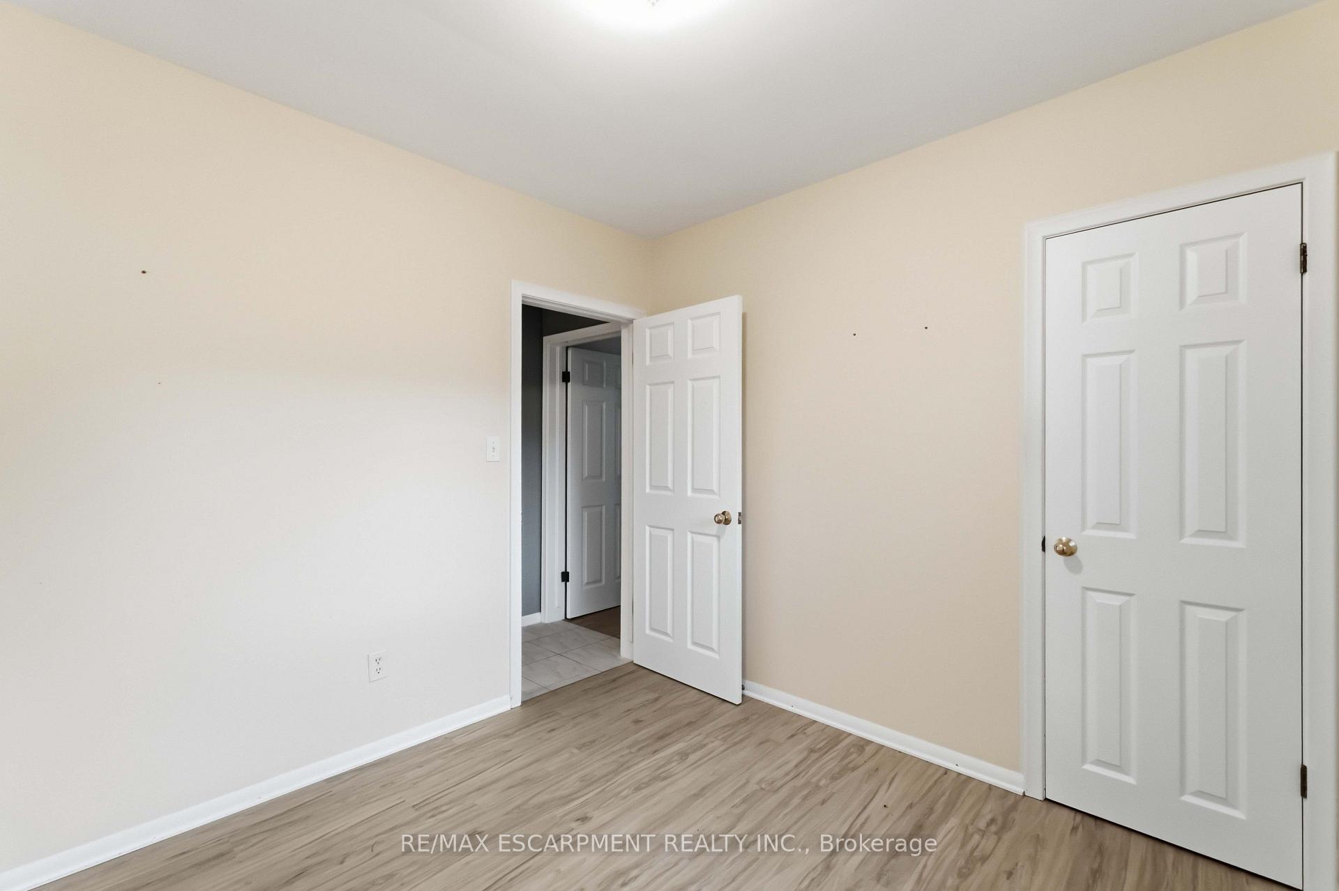 Photo 15 of 4 Regina Avenue, St. Catharines, Bunting/Linwell — HOMEH