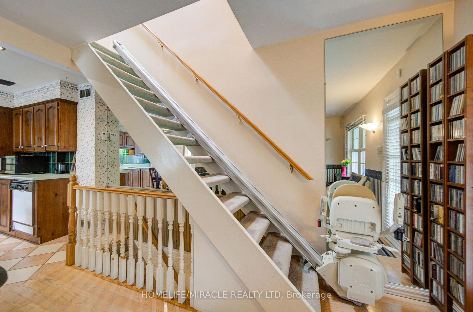Photo 10 of 36 Valhalla Boulevard, Scarborough, Birchcliffe-Cliffside — HOMEH