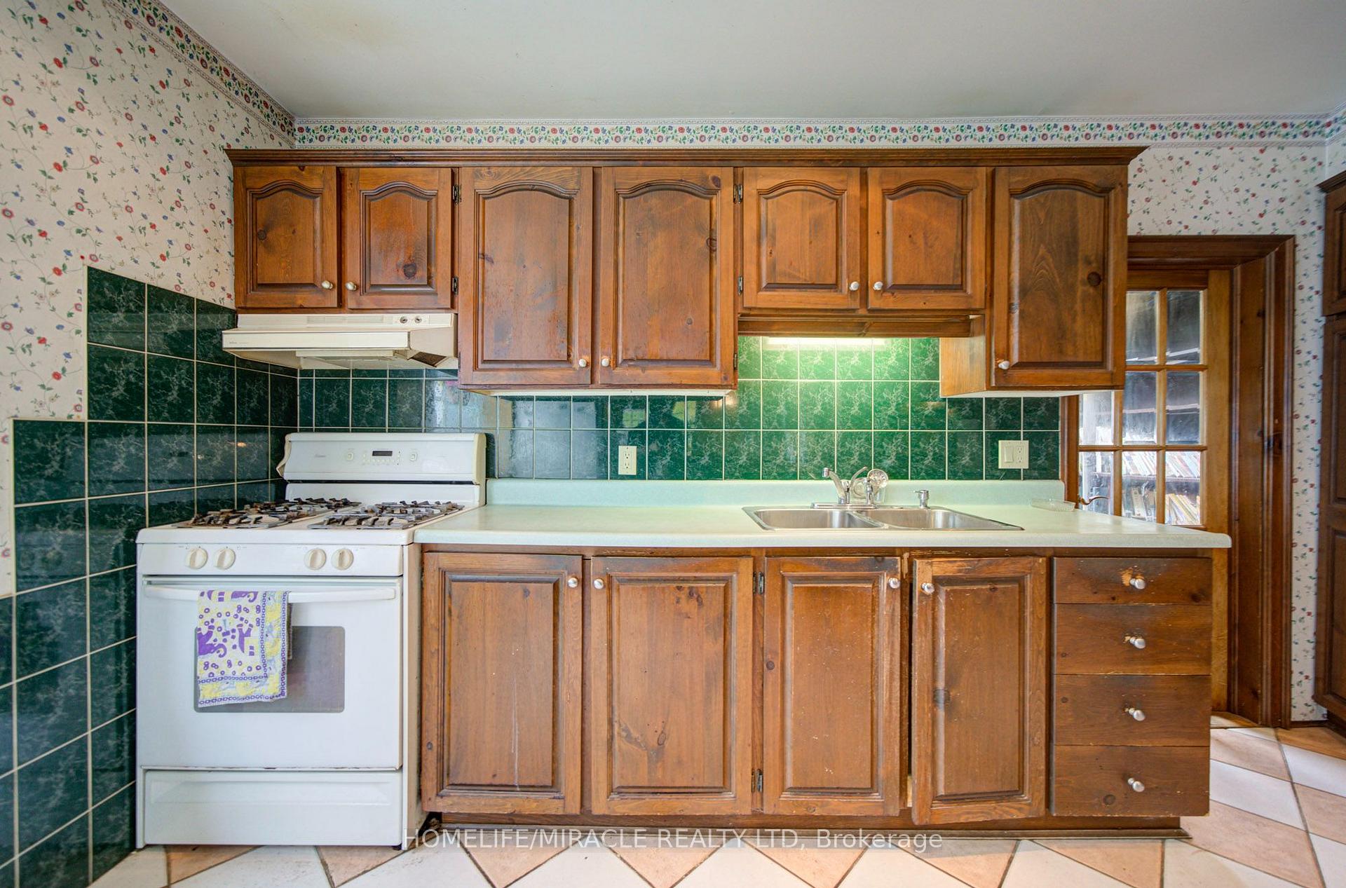 Photo 19 of 36 Valhalla Boulevard, Scarborough, Birchcliffe-Cliffside — HOMEH