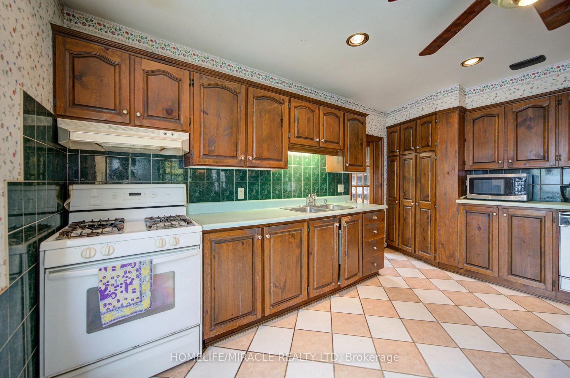 Photo 20 of 36 Valhalla Boulevard, Scarborough, Birchcliffe-Cliffside — HOMEH