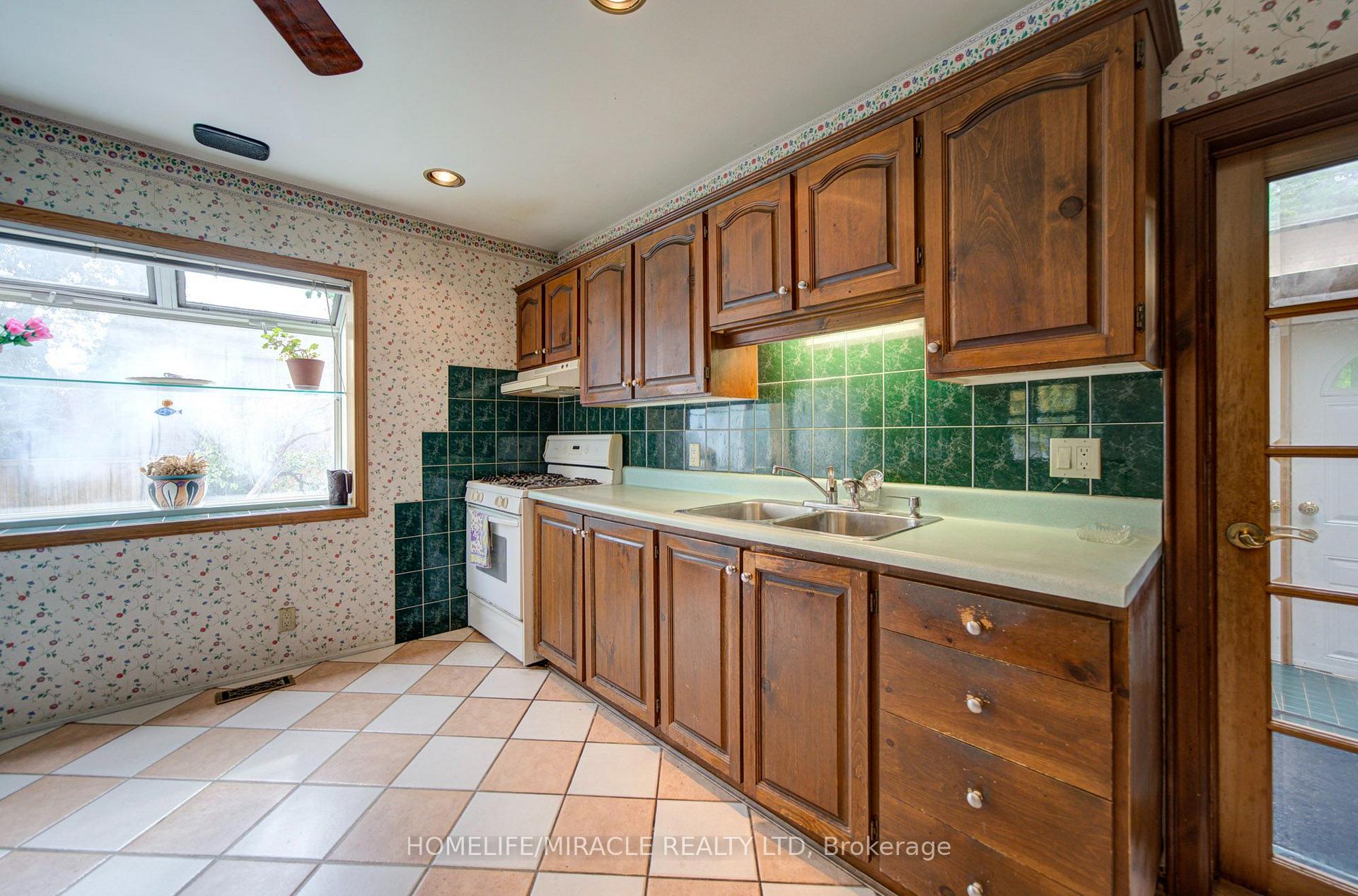 Photo 21 of 36 Valhalla Boulevard, Scarborough, Birchcliffe-Cliffside — HOMEH