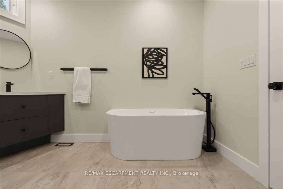 Photo 63 of 274 Mountain Brow Boulevard, Hamilton, Sherwood — HOMEH