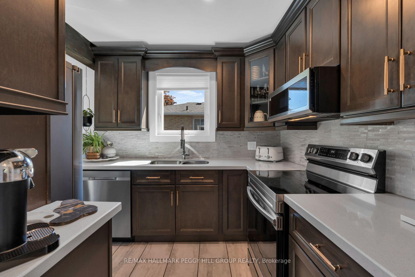 Photo 9 of 19 Austen Lane, Barrie, Letitia Heights — HOMEH