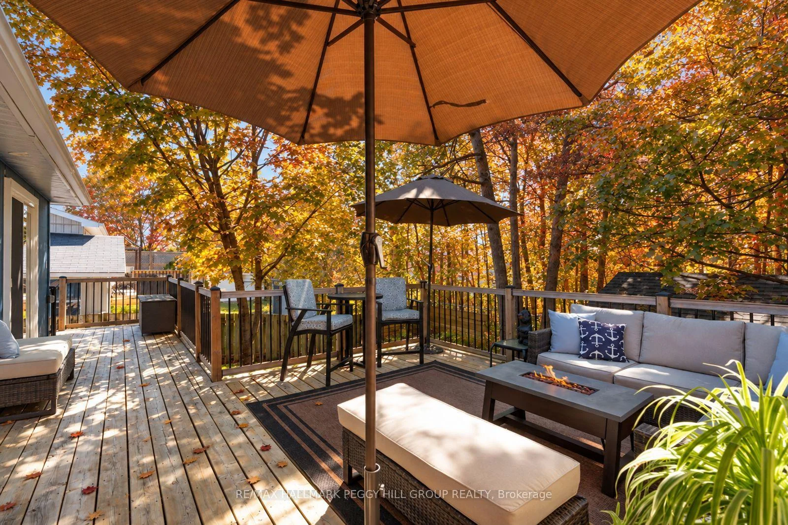 Photo 6 of 19 Austen Lane, Barrie, Letitia Heights — HOMEH