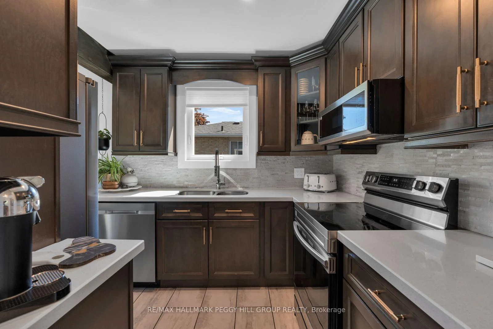 Photo 10 of 19 Austen Lane, Barrie, Letitia Heights — HOMEH