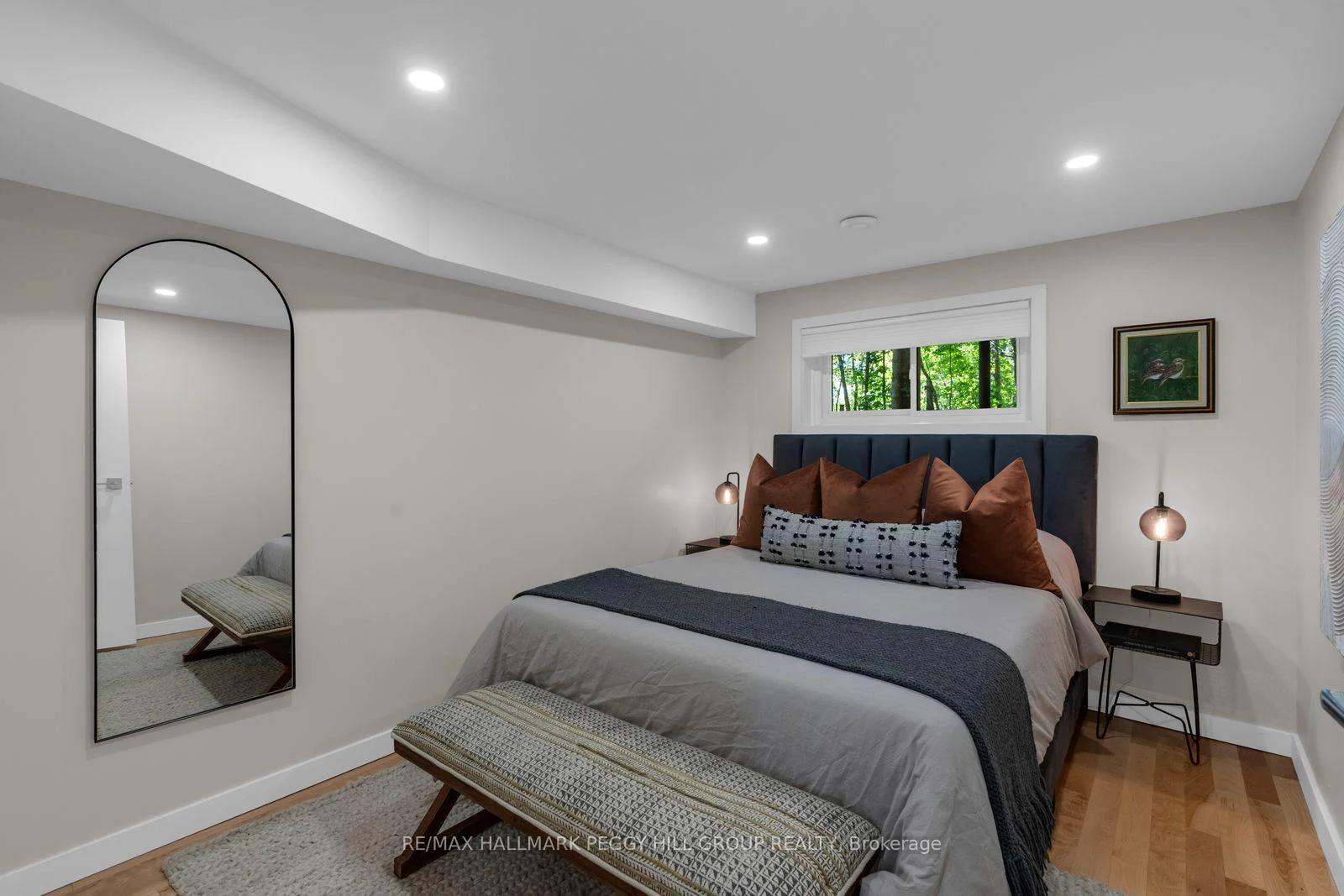 Photo 24 of 19 Austen Lane, Barrie, Letitia Heights — HOMEH