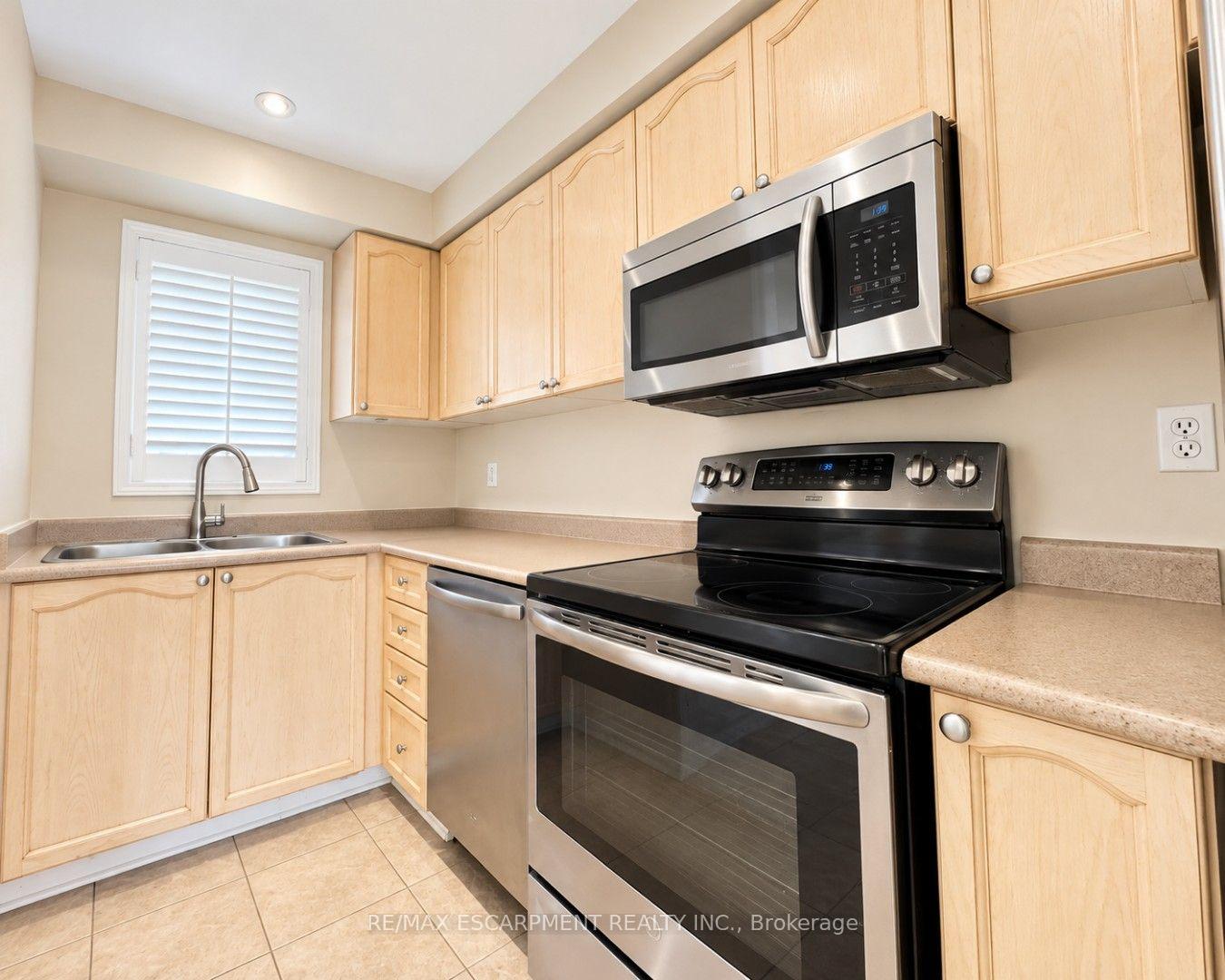 Photo 12 of 6143 Snowy Owl Crescent, Mississauga, Lisgar — HOMEH