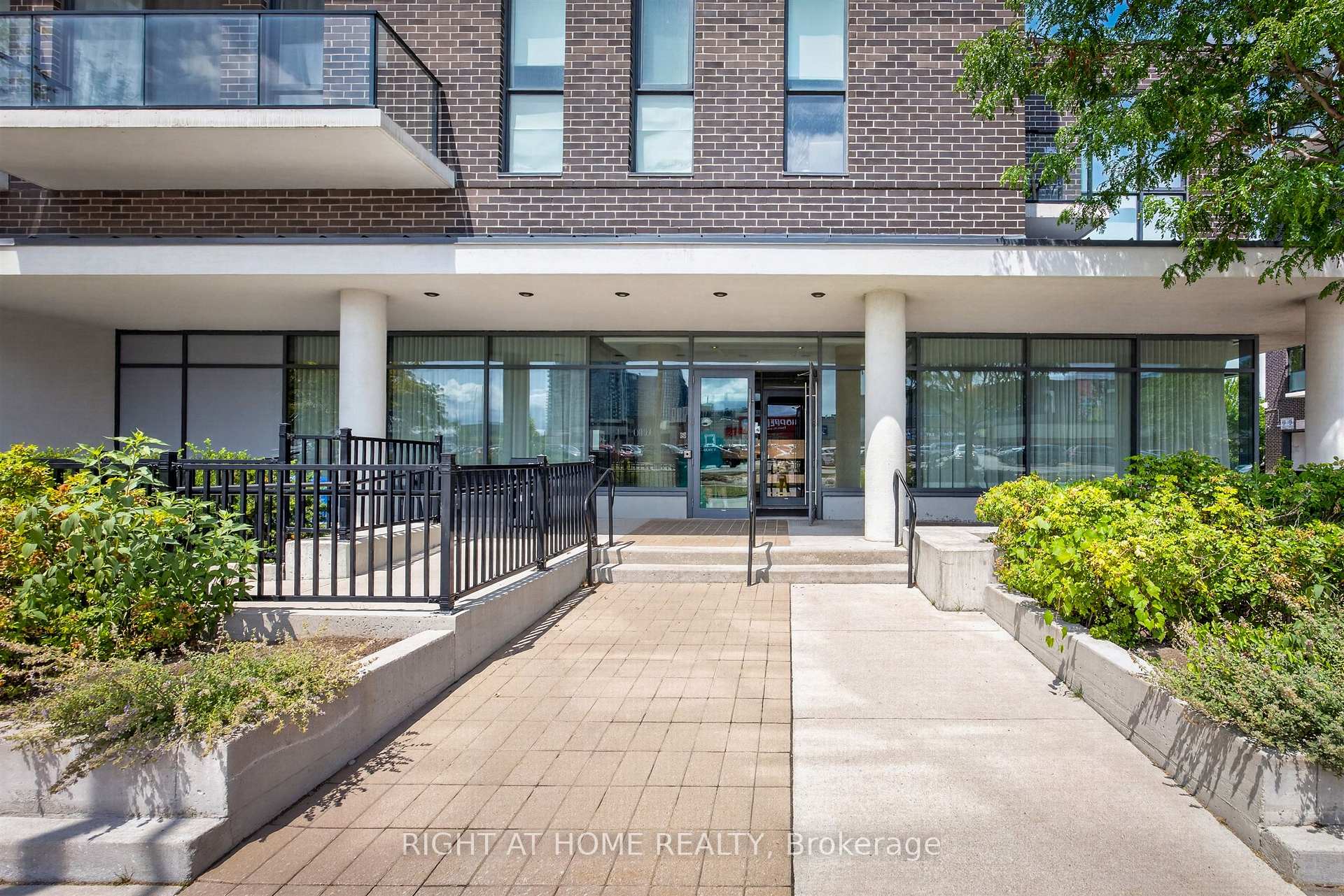 Photo 3 of Unit 712, 128 Fairview Mall Drive, North York, Don Valley Village — HOMEH