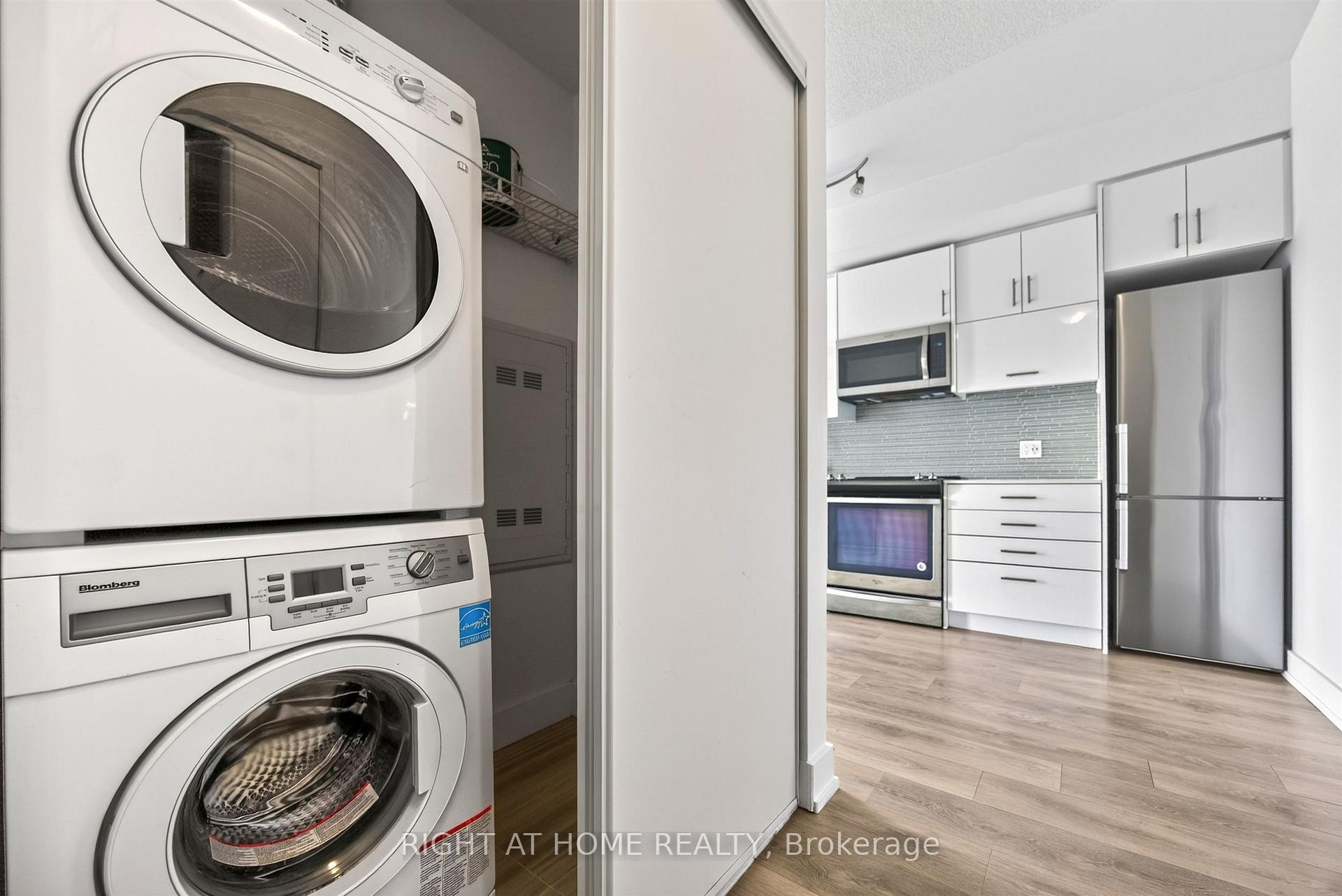 Photo 5 of Unit 712, 128 Fairview Mall Drive, North York, Don Valley Village — HOMEH