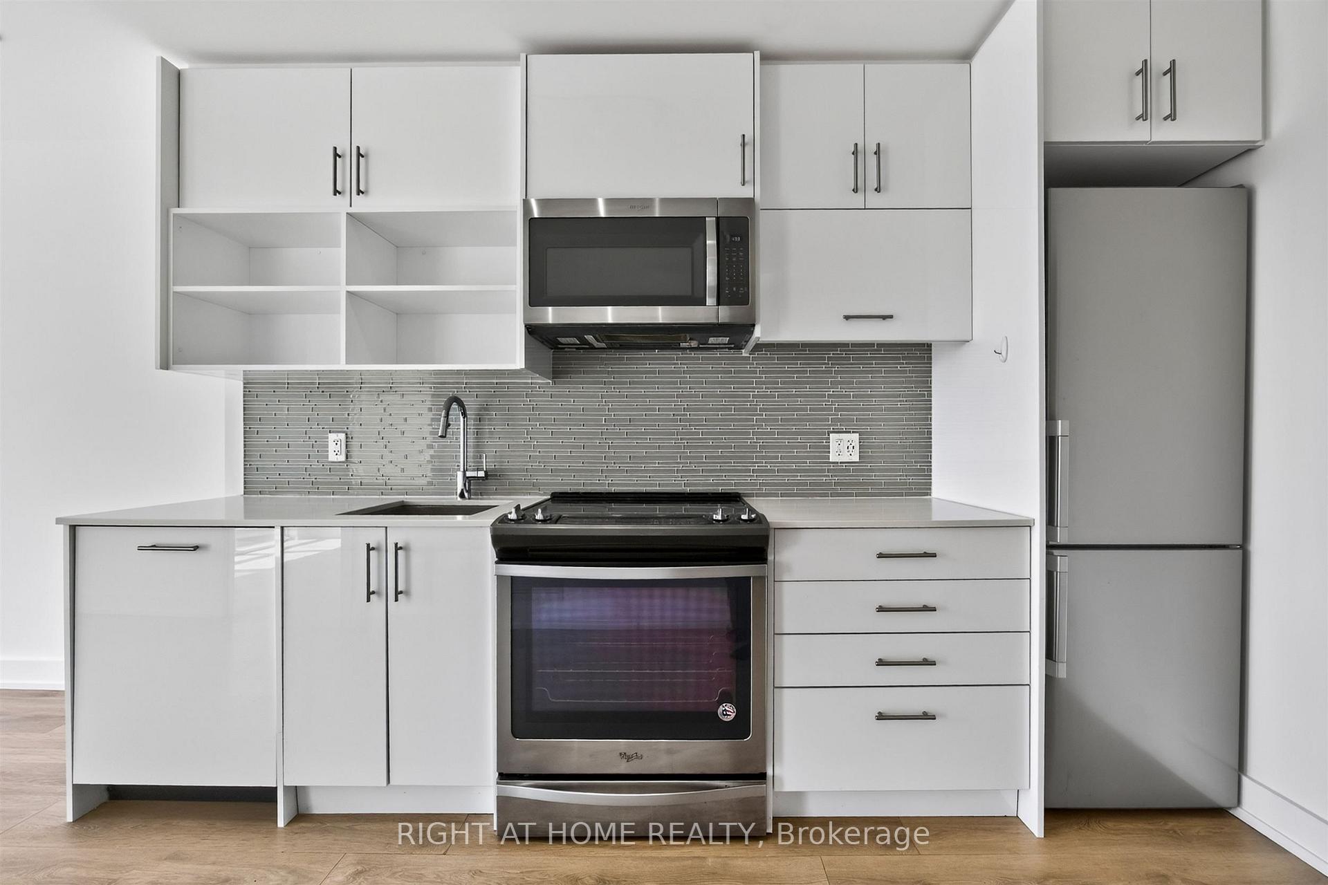 Photo 7 of Unit 712, 128 Fairview Mall Drive, North York, Don Valley Village — HOMEH