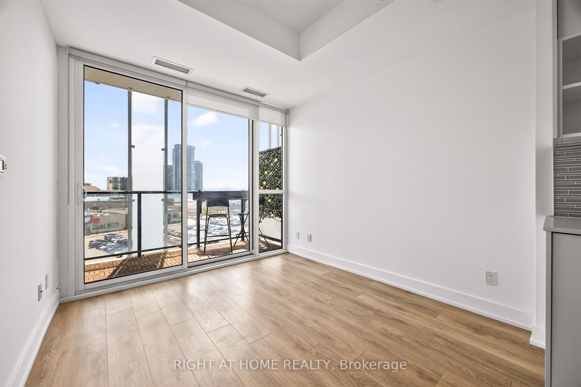 Photo 9 of Unit 712, 128 Fairview Mall Drive, North York, Don Valley Village — HOMEH