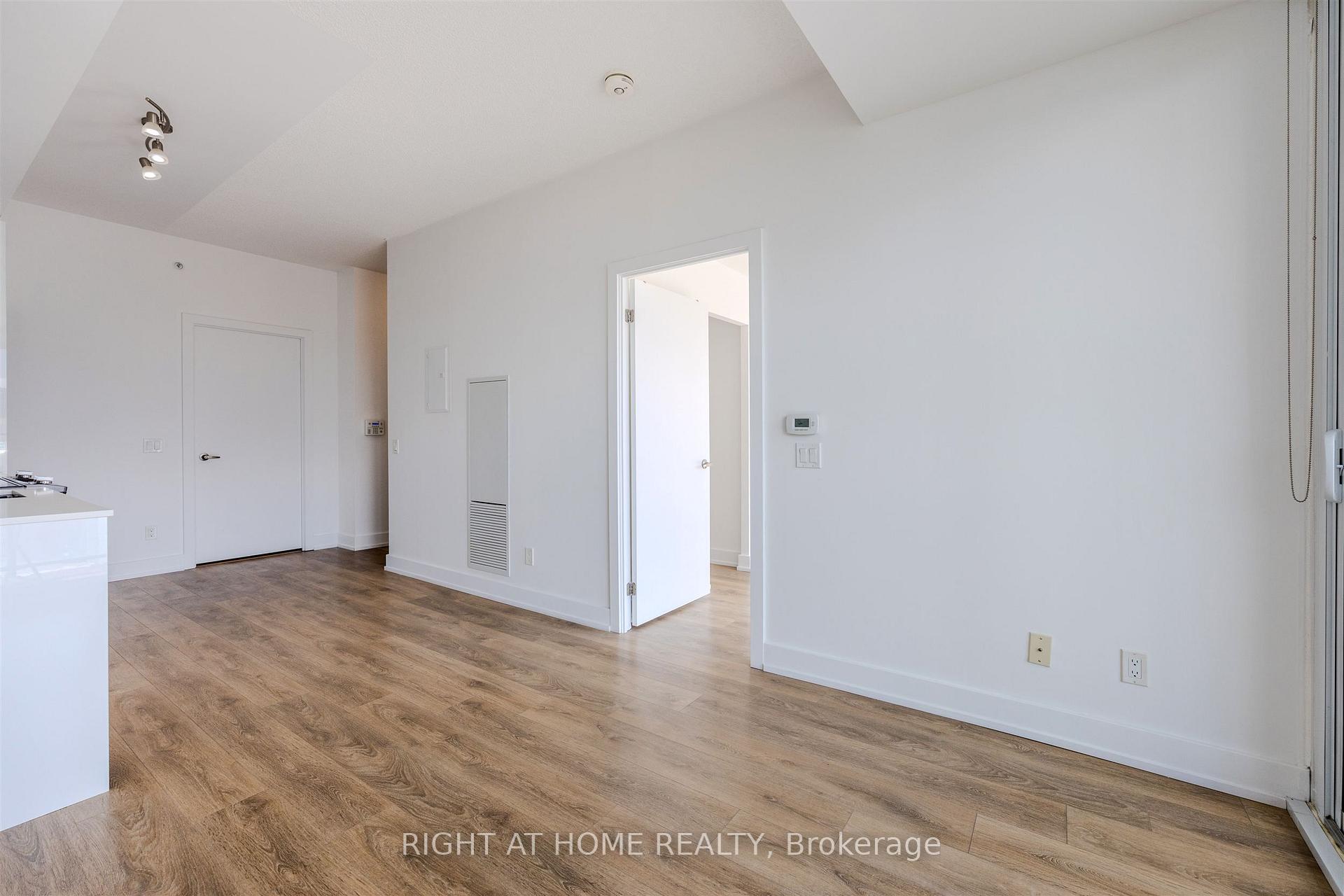 Photo 11 of Unit 712, 128 Fairview Mall Drive, North York, Don Valley Village — HOMEH
