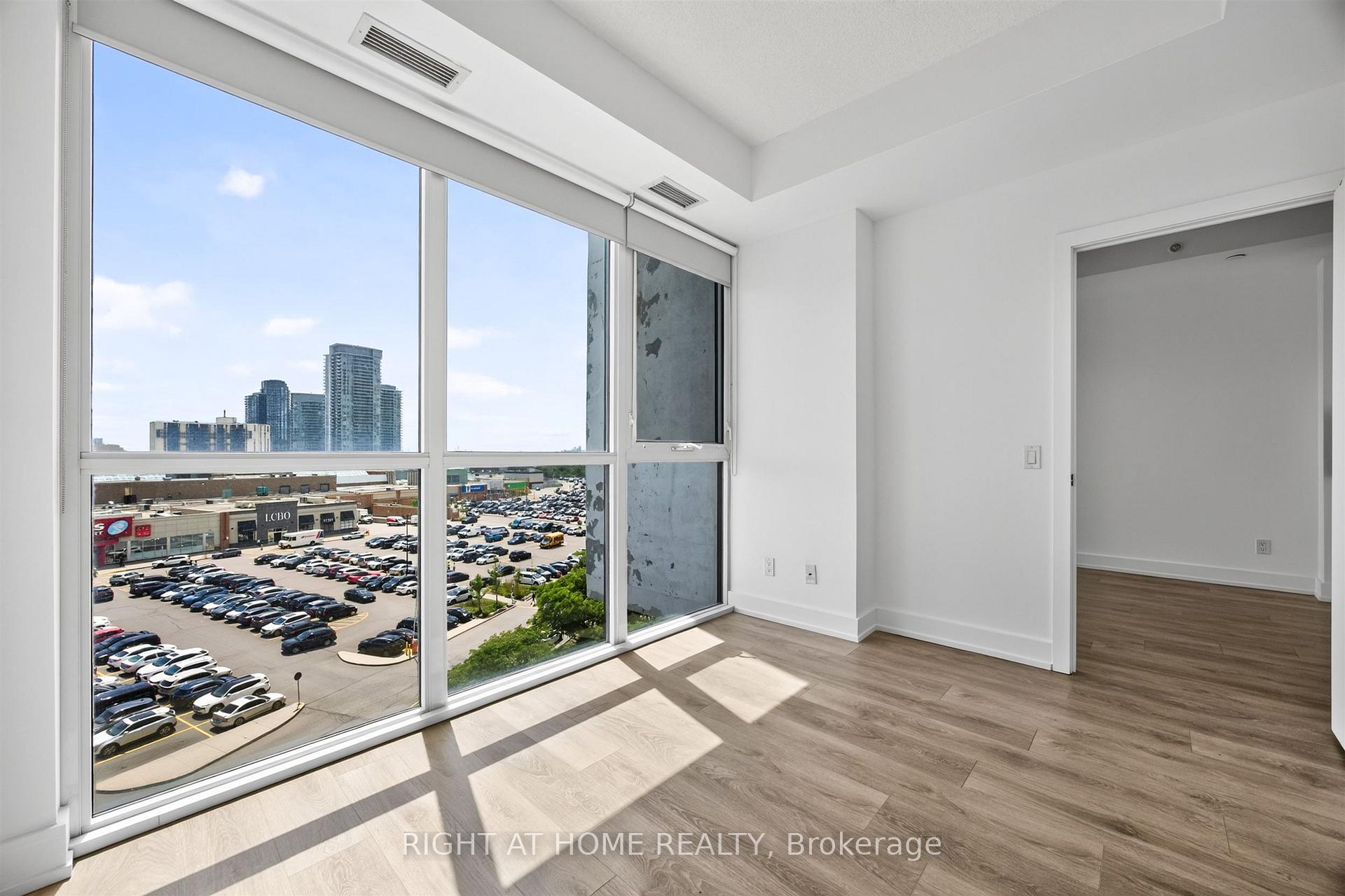 Photo 13 of Unit 712, 128 Fairview Mall Drive, North York, Don Valley Village — HOMEH