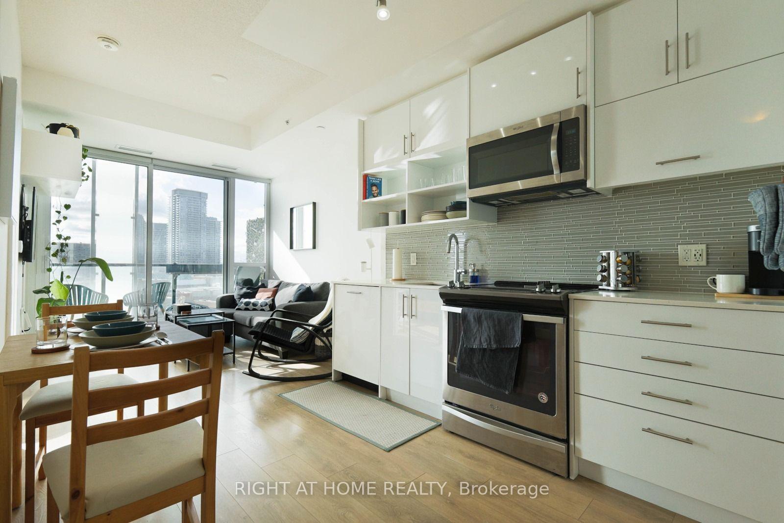 Photo 18 of Unit 712, 128 Fairview Mall Drive, North York, Don Valley Village — HOMEH