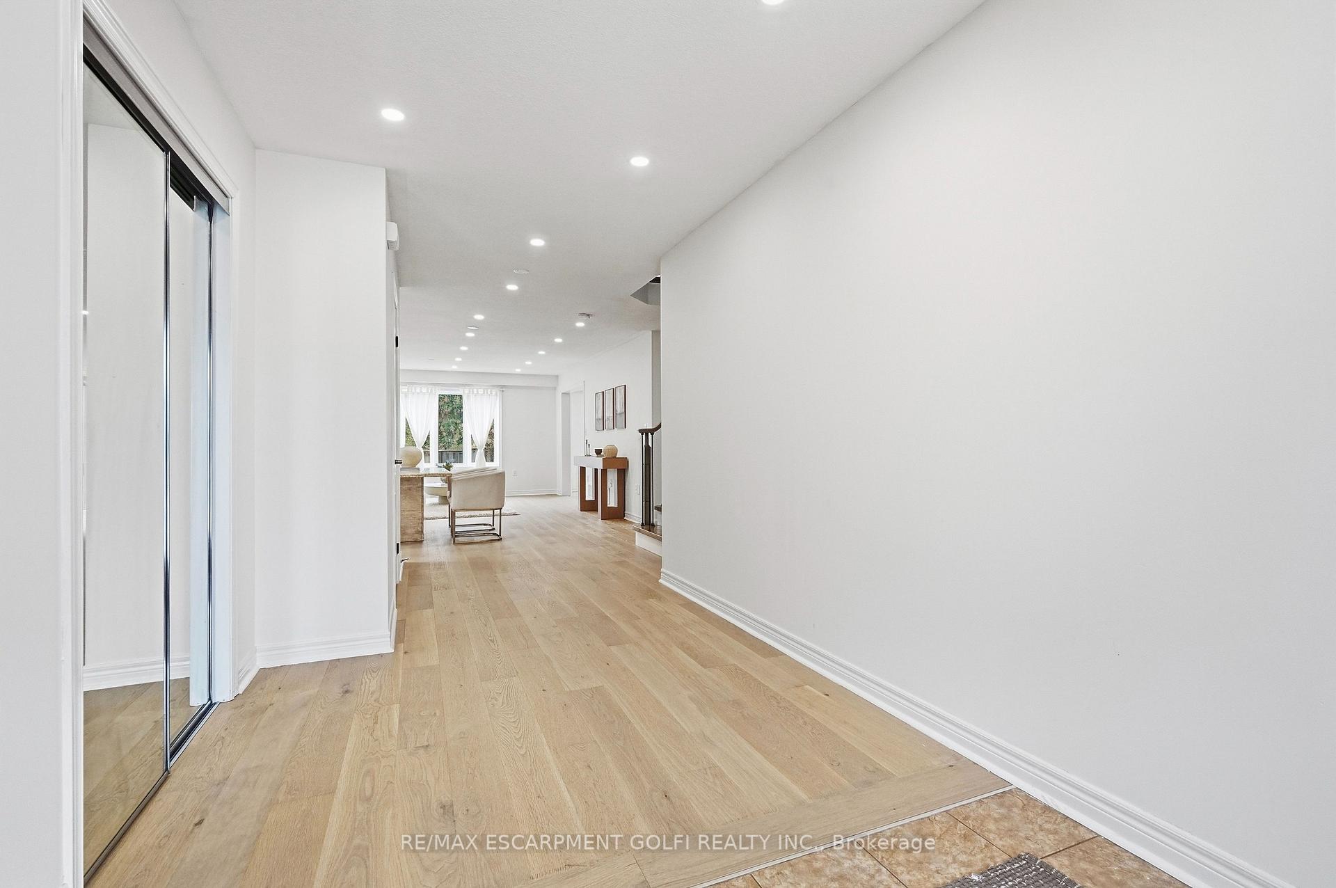 Photo 4 of 115 Bocelli Crescent, Hamilton, Stoney Creek — HOMEH