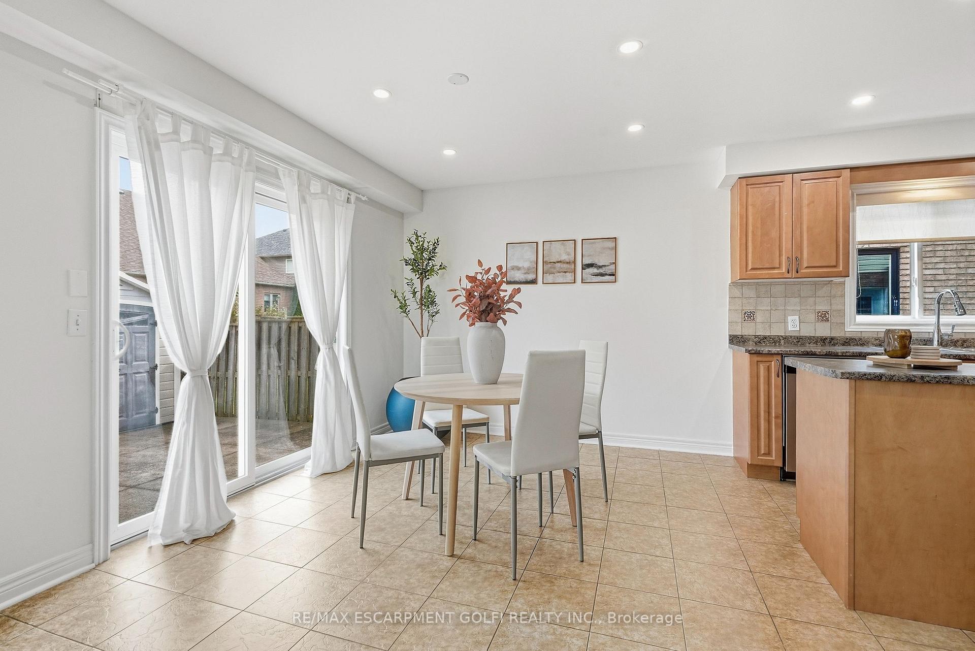 Photo 9 of 115 Bocelli Crescent, Hamilton, Stoney Creek — HOMEH