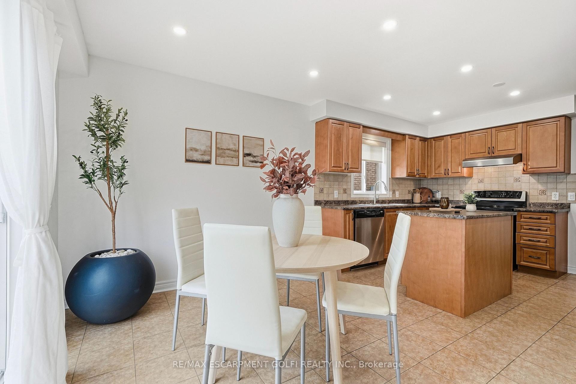 Photo 10 of 115 Bocelli Crescent, Hamilton, Stoney Creek — HOMEH