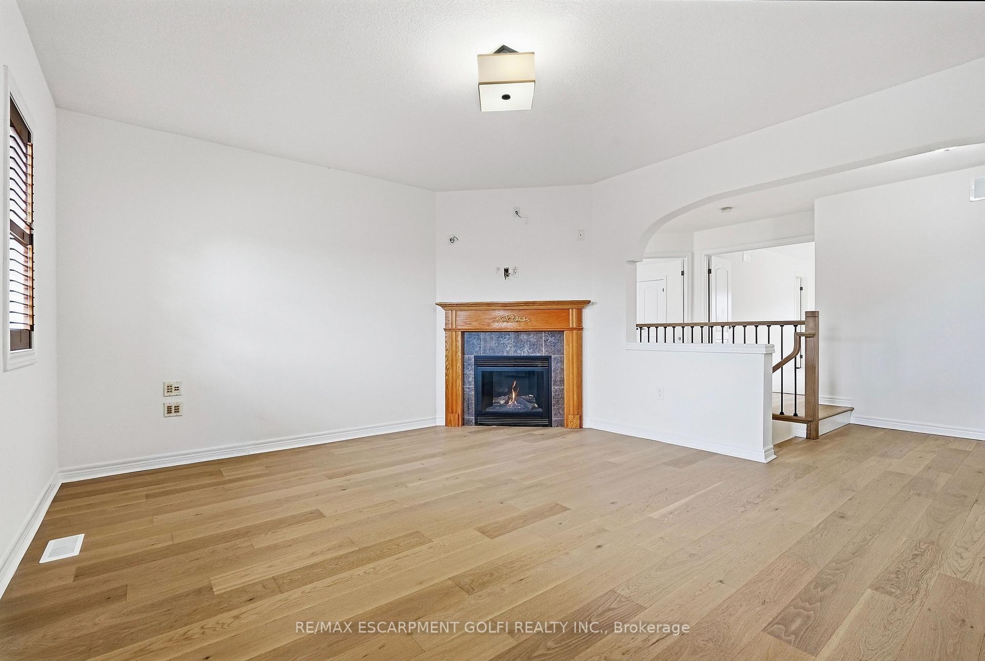 Photo 14 of 115 Bocelli Crescent, Hamilton, Stoney Creek — HOMEH